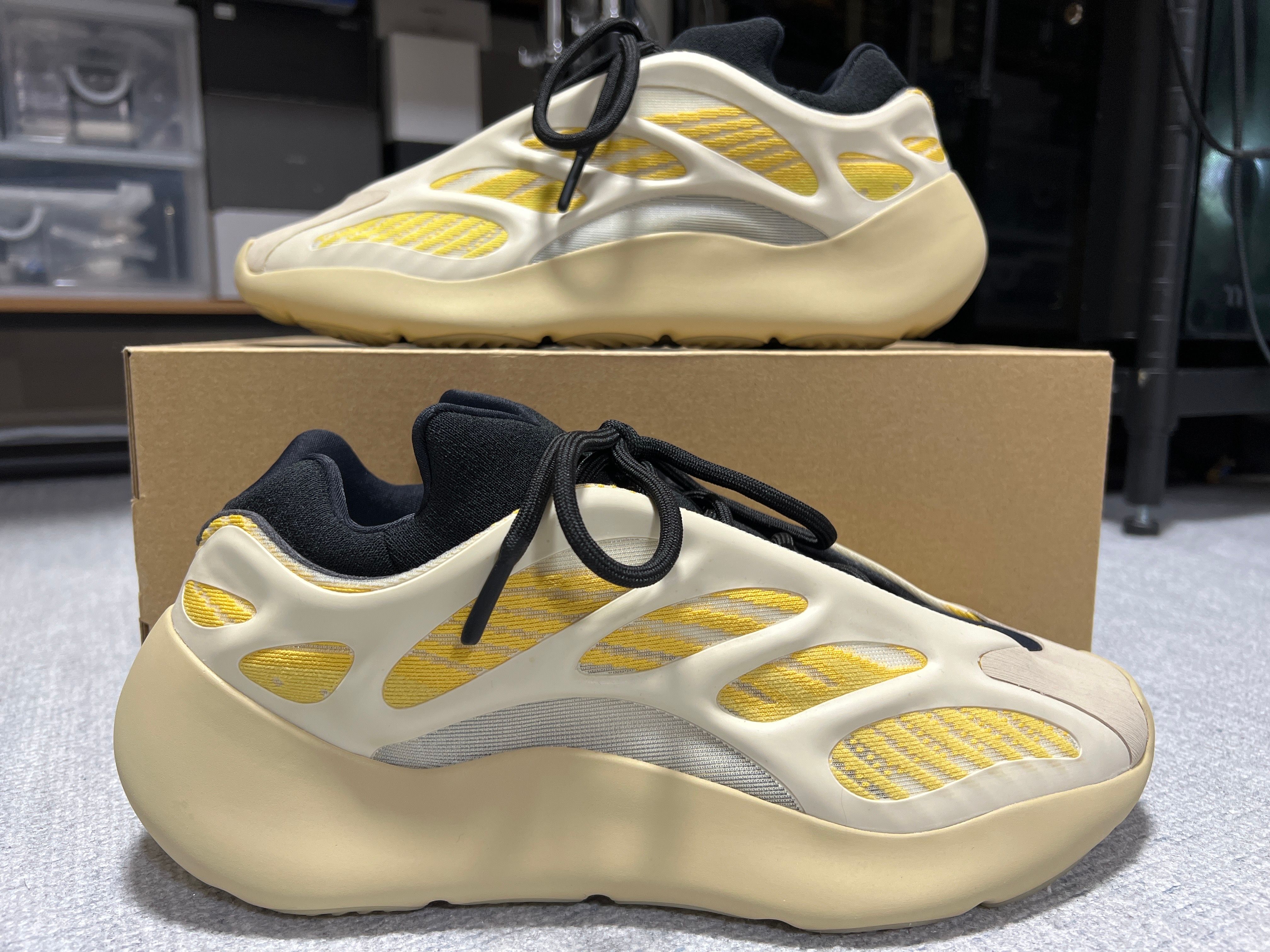 adidas YEEZY 700 V3 "Safflower"