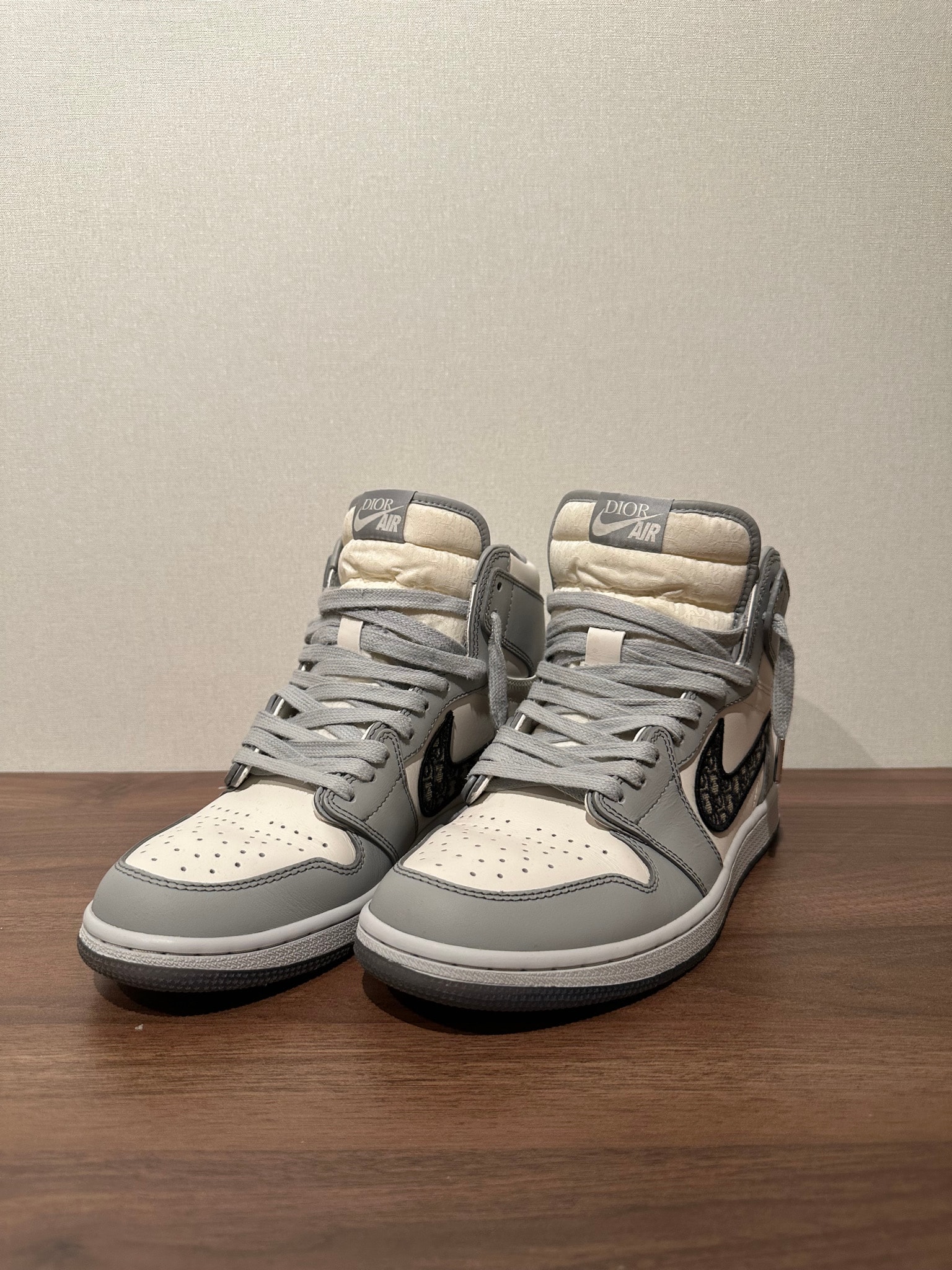 Dior × Nike Air Jordan 1 High OG "Wolf Grey"