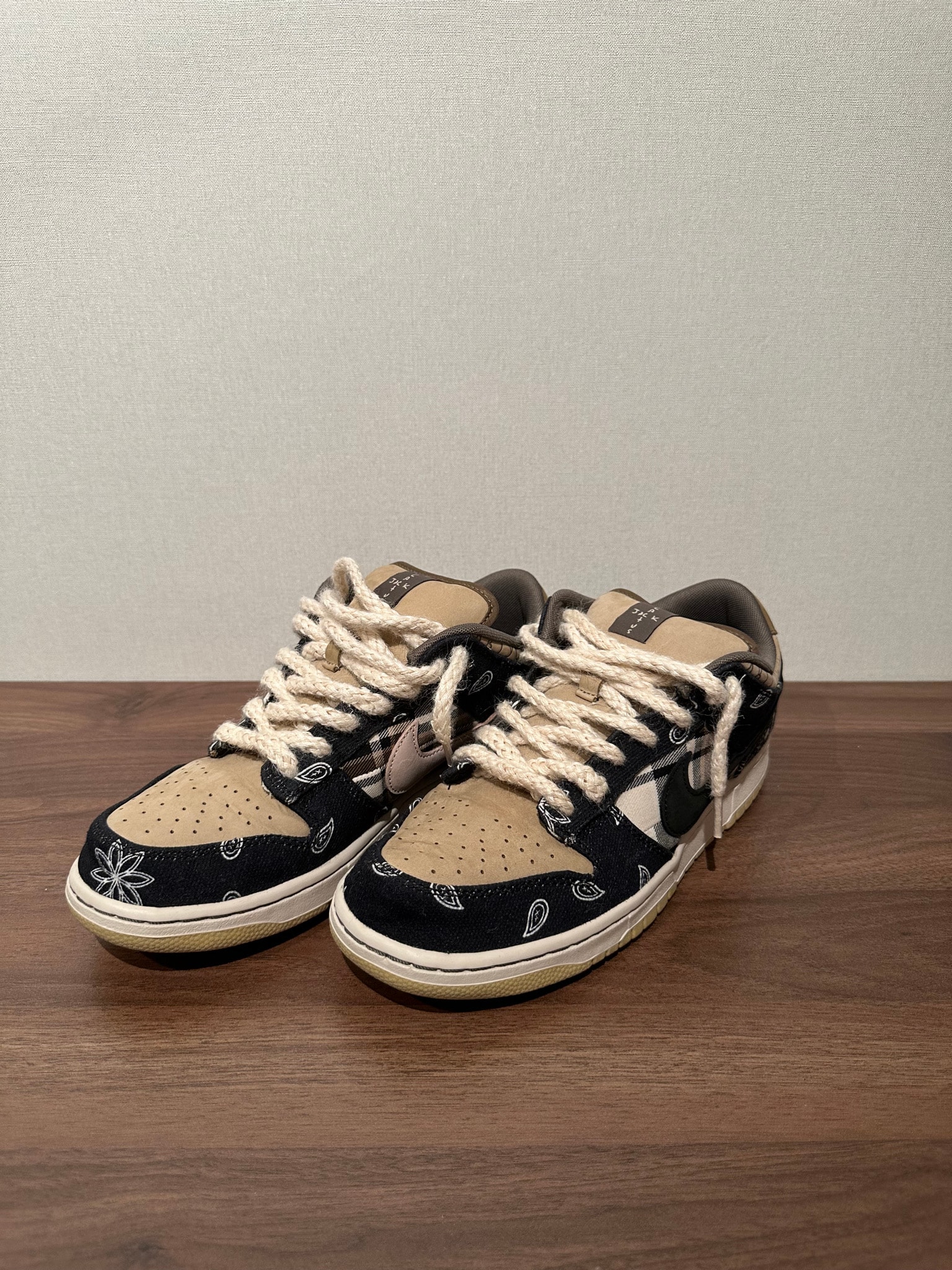 Travis Scott × Nike SB Dunk Low "Black/Parachute Beige"