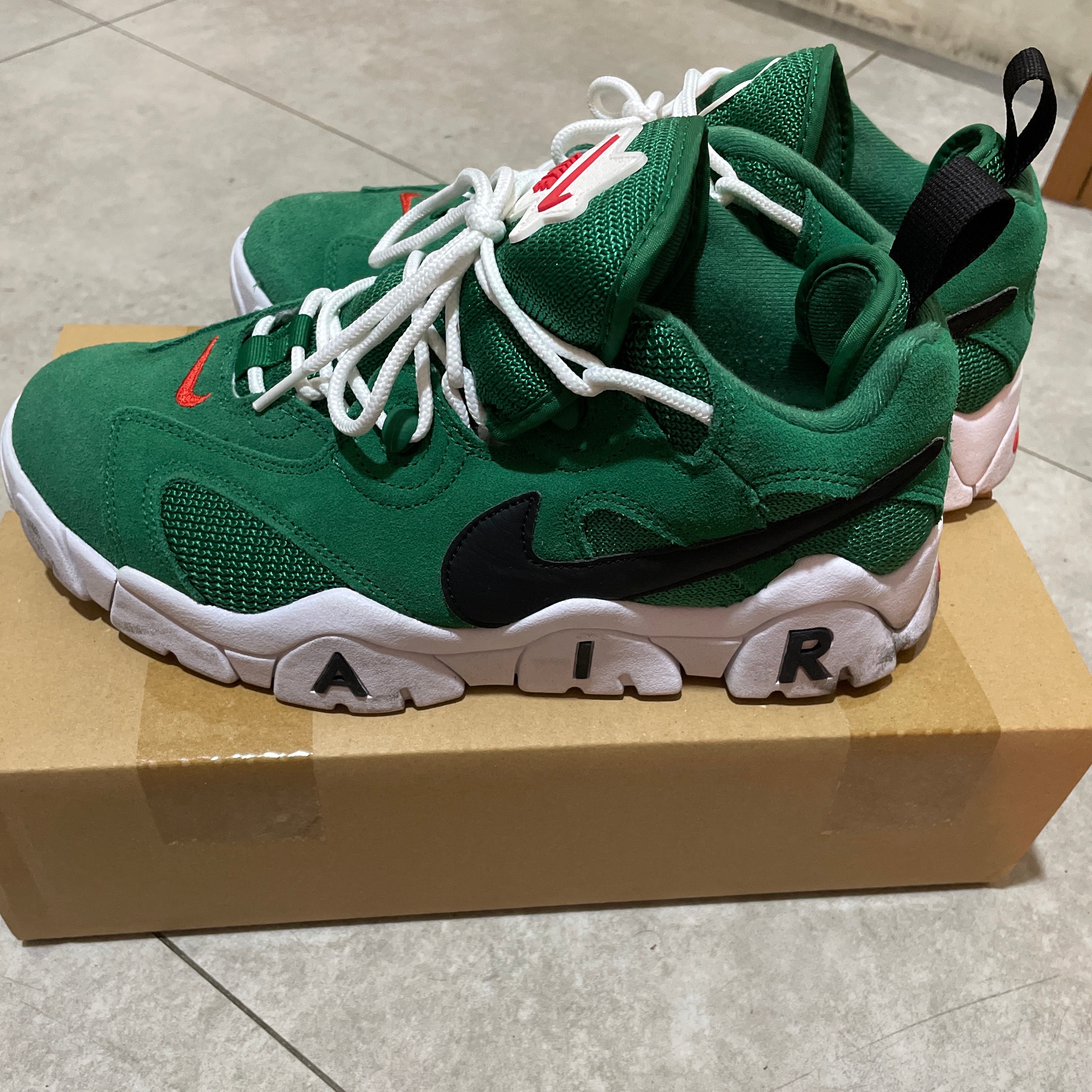 ナイキ エアバラージ ロー ハイネケン "クローバー/ブラック ホワイト"