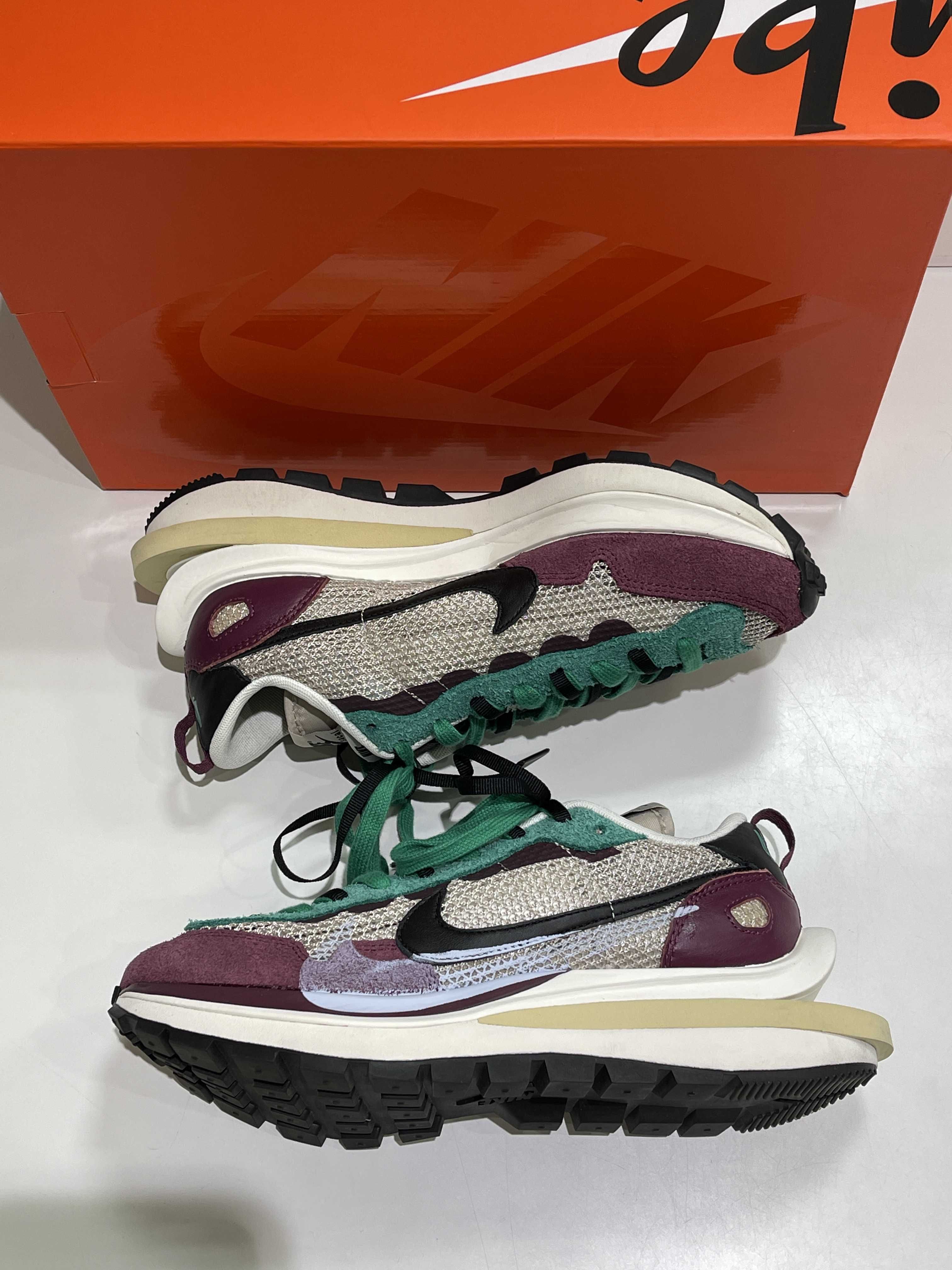sacai × Nike Vapor Waffle "String/Red/Green"