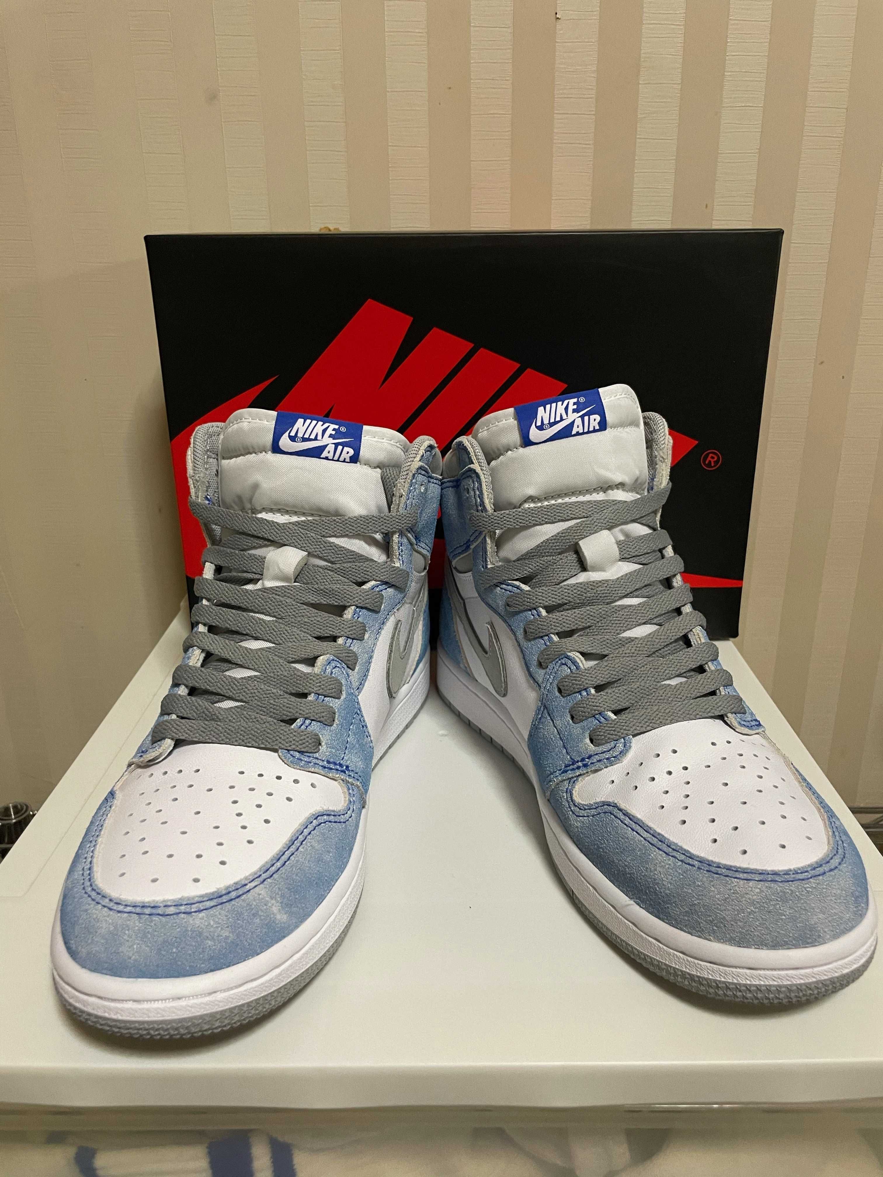 Nike Air Jordan 1 High OG "Hyper Royal"