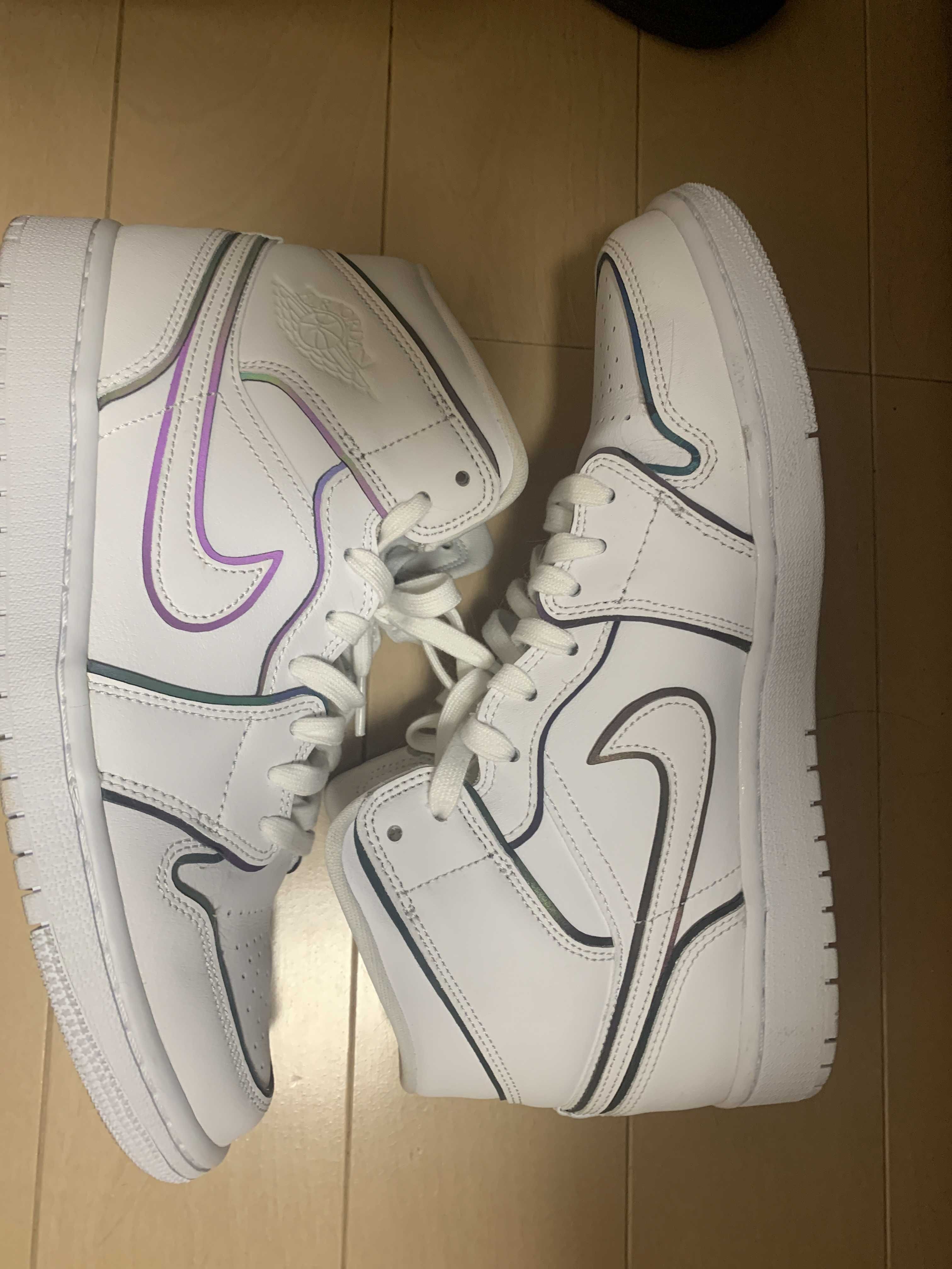 NIKE Women's AIR JORDAN 1 MID "WHITE/BLACK"