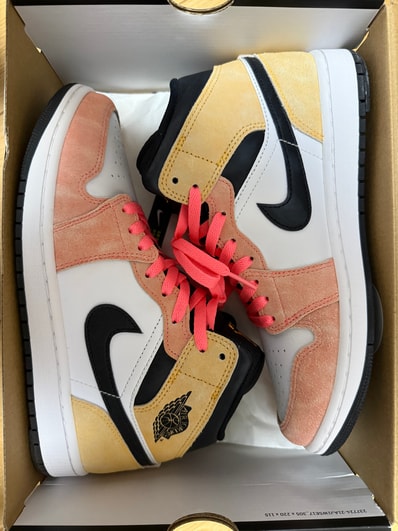 Nike Air Jordan 1 Mid "Flight Club"