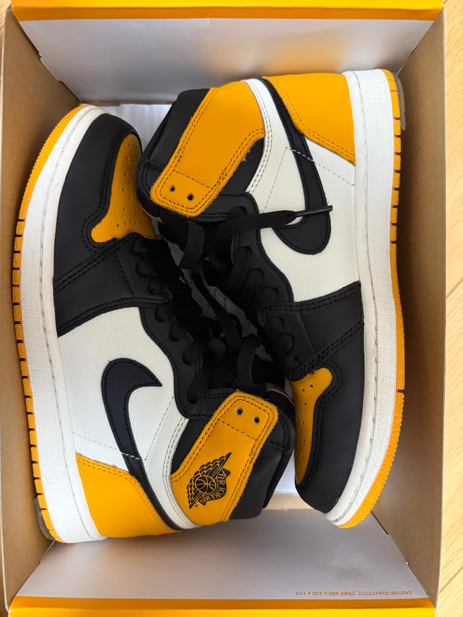 Nike Air Jordan 1 Retro High OG "Taxi"
