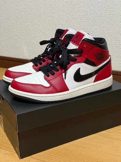 Nike Air Jordan 1 Mid "Chicago Black Toe"