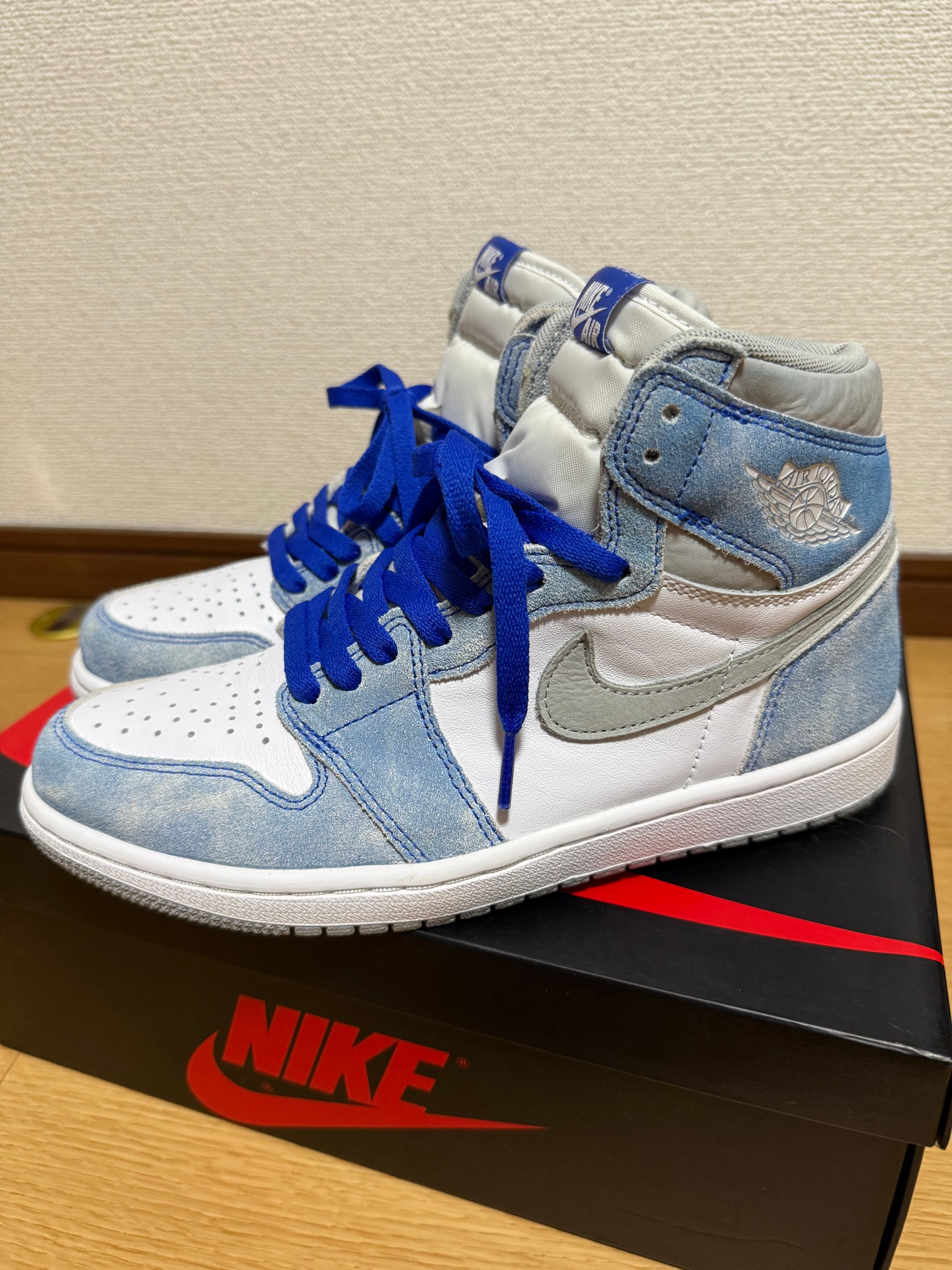 Nike Air Jordan 1 High OG "Hyper Royal"