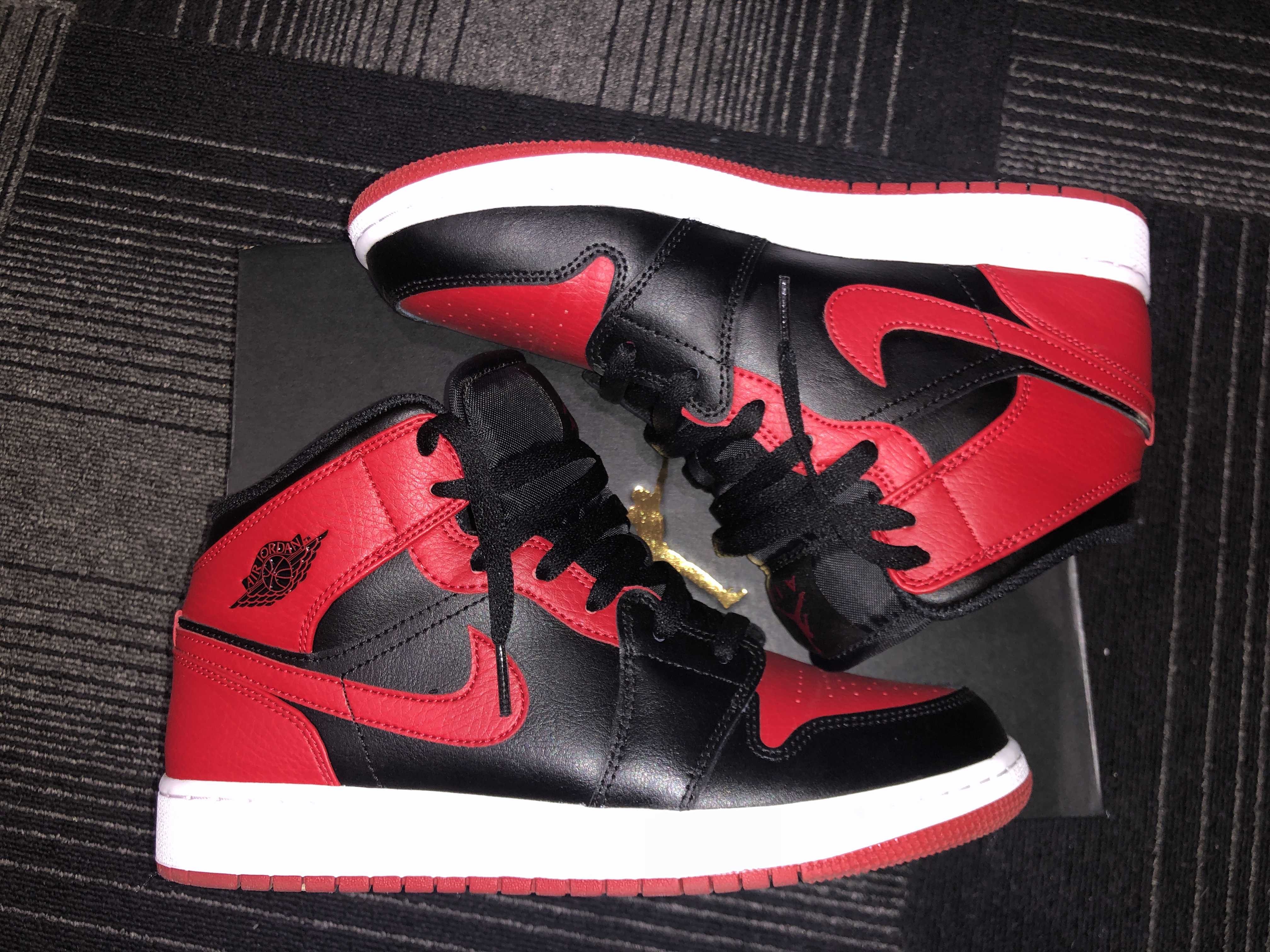 Nike GS Air Jordan 1 Mid "Bred"