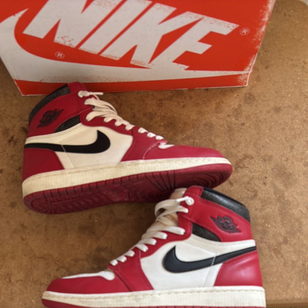 Nike Air Jordan 1 High OG "Lost & Found/Chicago"