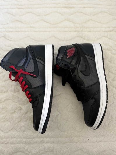 Nike Air Jordan 1 Retro High OG "Black/Metallic Silver/Gym Red"