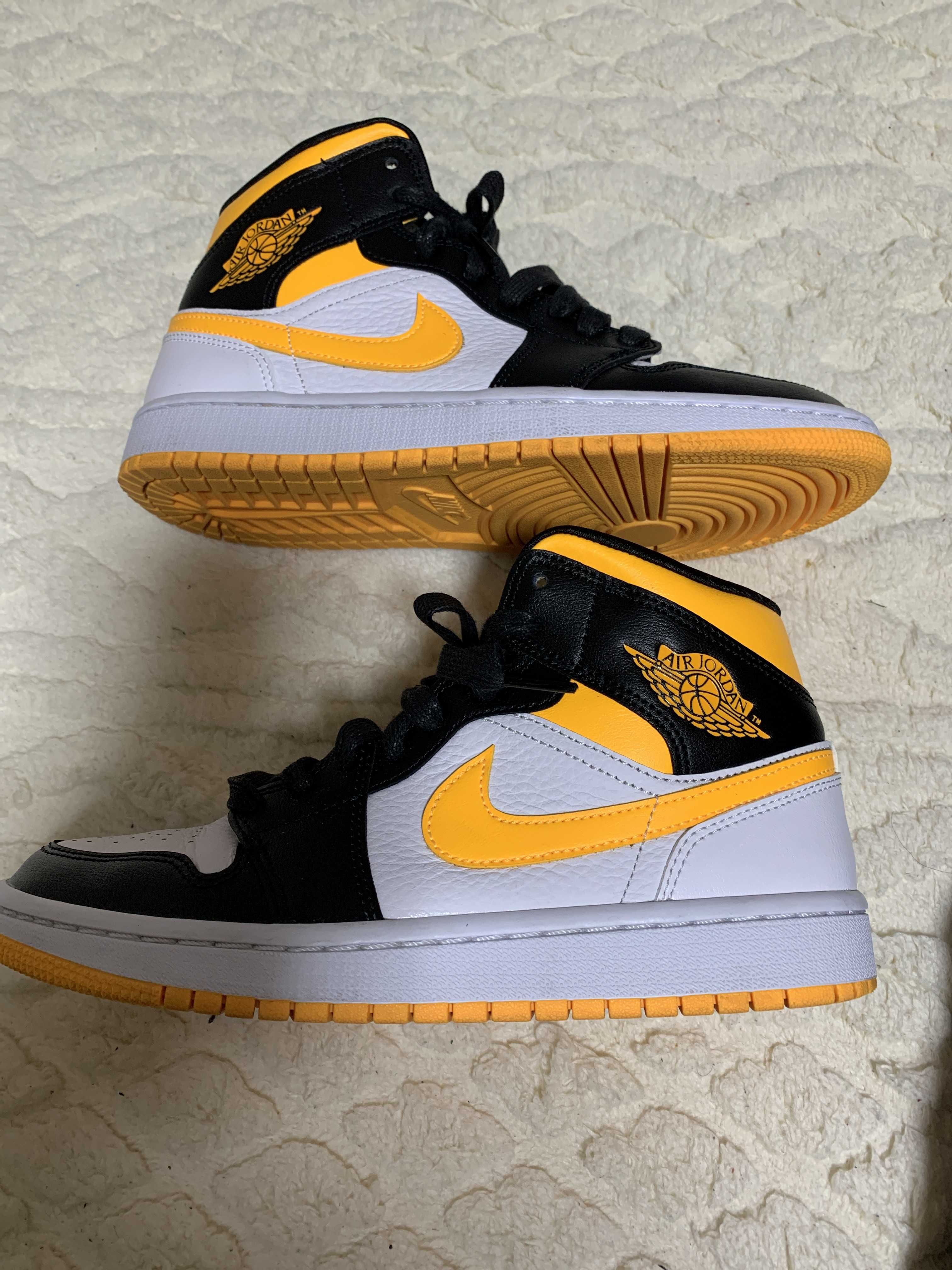 Nike Women's Air Jordan 1 Mid SE "Laser Orange Black"