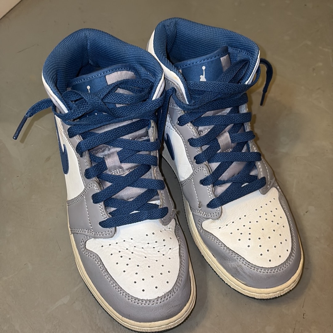 Nike GS Air Jordan 1 Mid "True Blue"