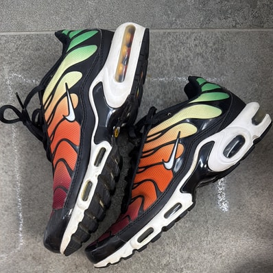 Nike Women's Air Max Plus "Black/Viotech/Team Red/White"