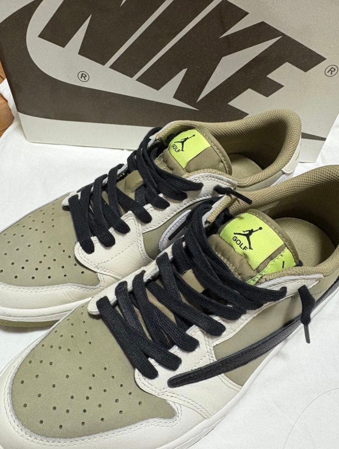 トラヴィススコット × ナイキ エアジョーダン1 ロー ゴルフ NRG "ニュートラルオリーブ"
