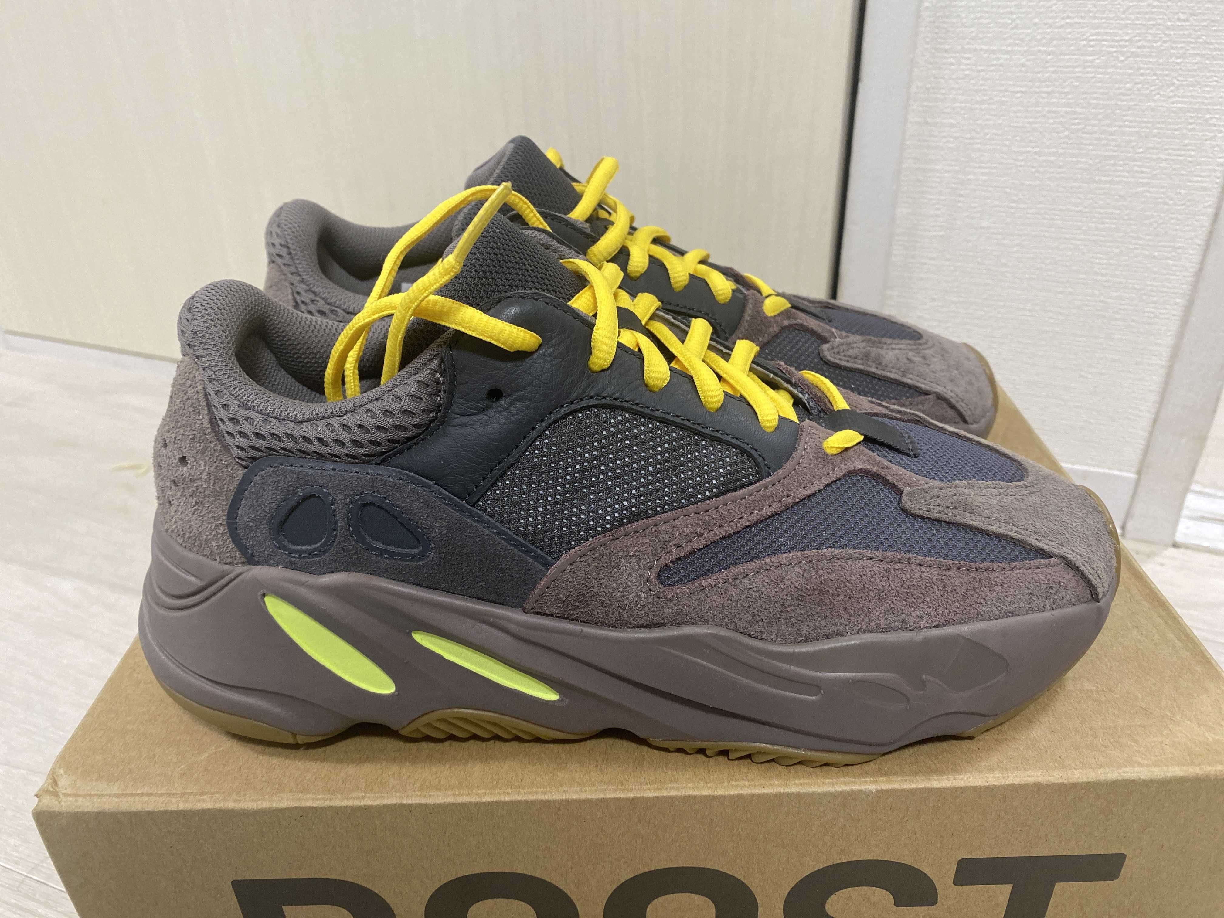 YEEZY BOOST 700 WAVE RUNNER DARK GREY