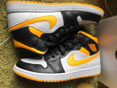 Nike Women's Air Jordan 1 Mid SE "Laser Orange Black"