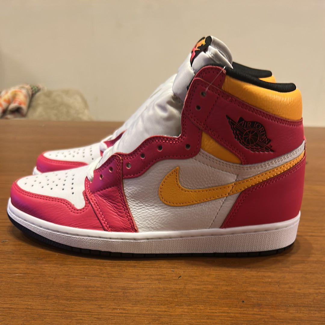 Nike Air Jordan 1 High OG "Light Fusion Red"