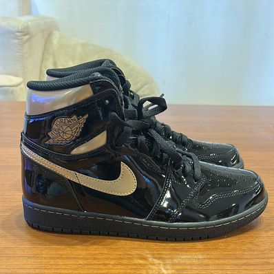 Nike Air Jordan 1 High OG "Black-Metalic Gold"