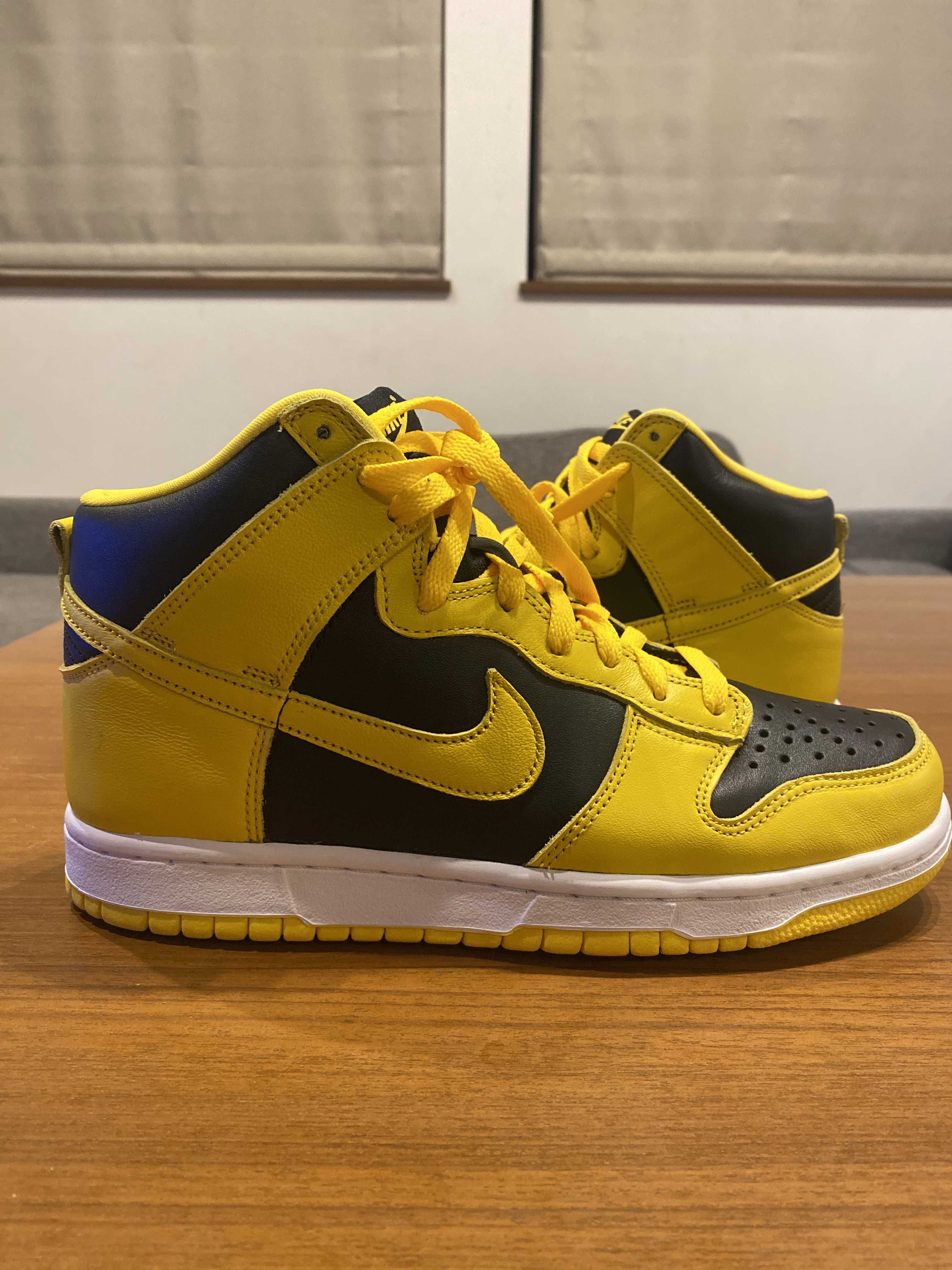 Nike Dunk High "Black/Varsity Maize"
