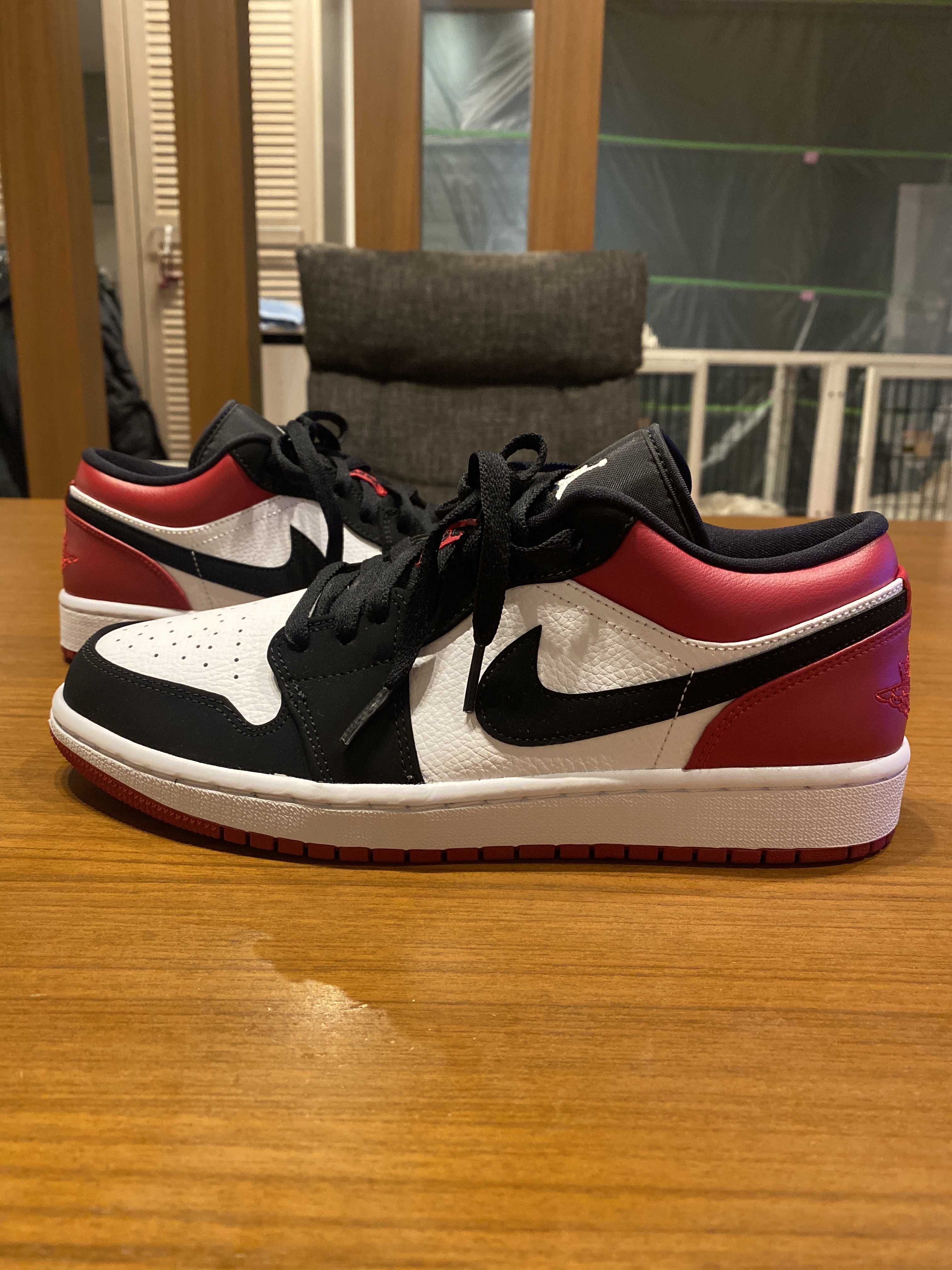 Nike Air Jordan 1 Low "Black Toe"