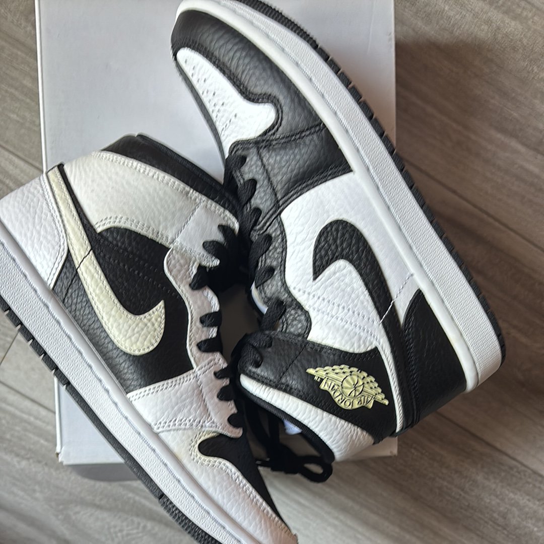 Nike Women's Air Jordan 1 Mid "Homage"