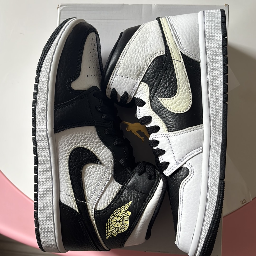 Nike Women's Air Jordan 1 Mid "Homage"