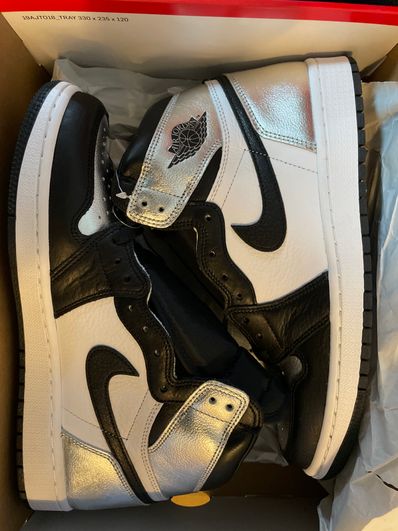 Nike Women's Air Jordan 1 Retro High OG "Silver Toe"