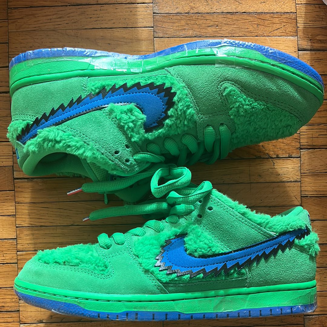 Grateful Dead × Nike SB Dunk Low "Green Bear"