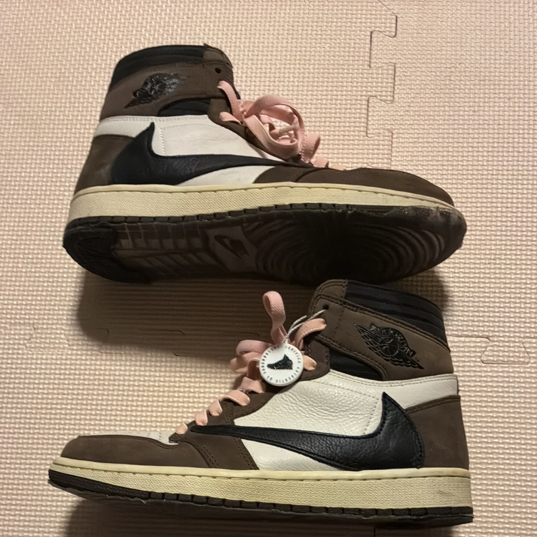 トラヴィススコット × ナイキ エアジョーダン1 レトロ ハイ OG TS SP "セイル/ダークモカ"