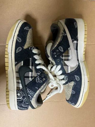 Travis Scott × Nike SB Dunk Low "Black/Parachute Beige"