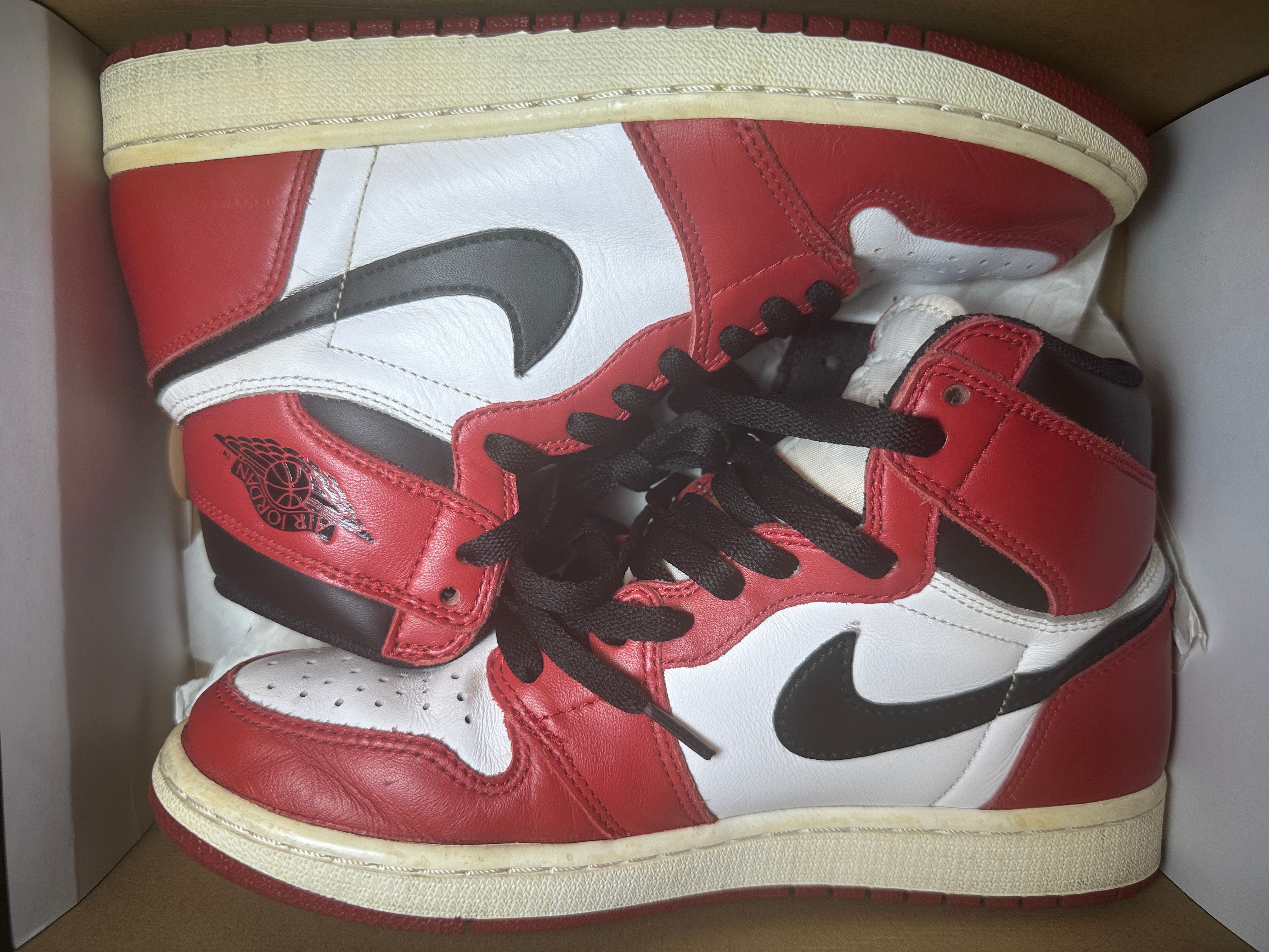 Nike Air Jordan 1 Retro High "Chicago" (2015)