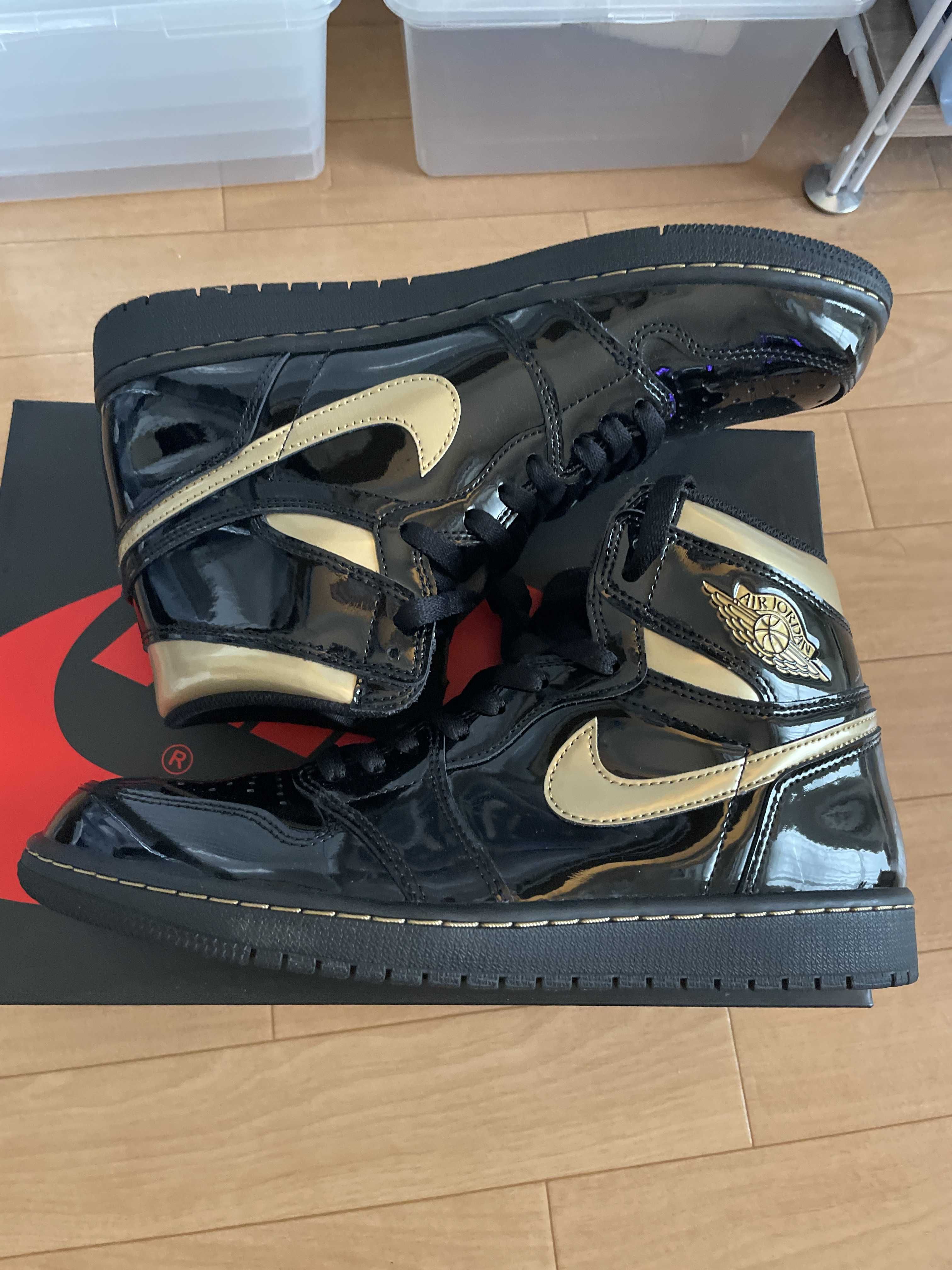 Nike Air Jordan 1 High OG "Black-Metalic Gold"