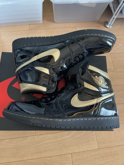 Nike Air Jordan 1 High OG "Black-Metalic Gold"