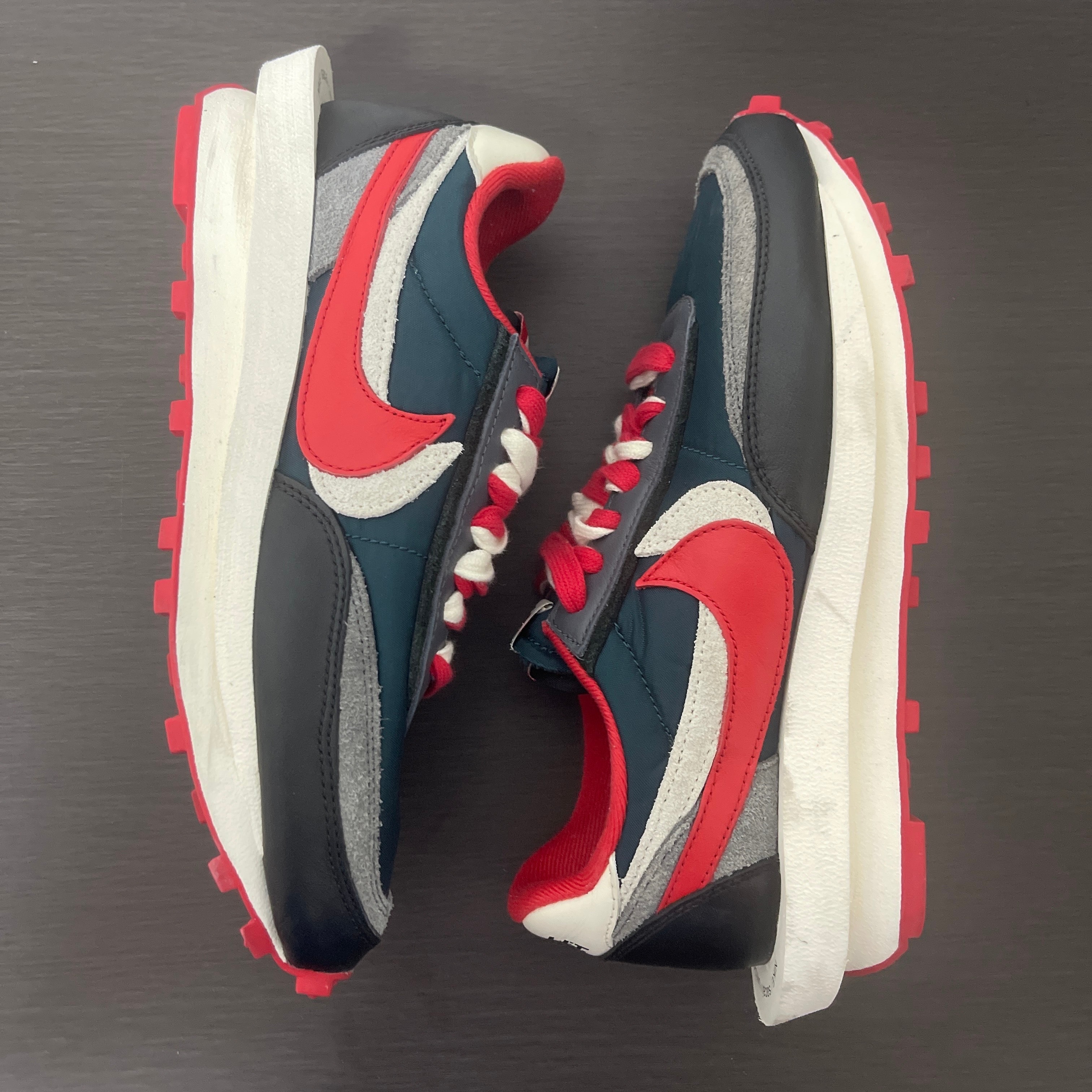 UNDERCOVER × sacai × Nike LD Waffle "Midnight Spruce/Pale Ivory-Dark Grey-University Red"