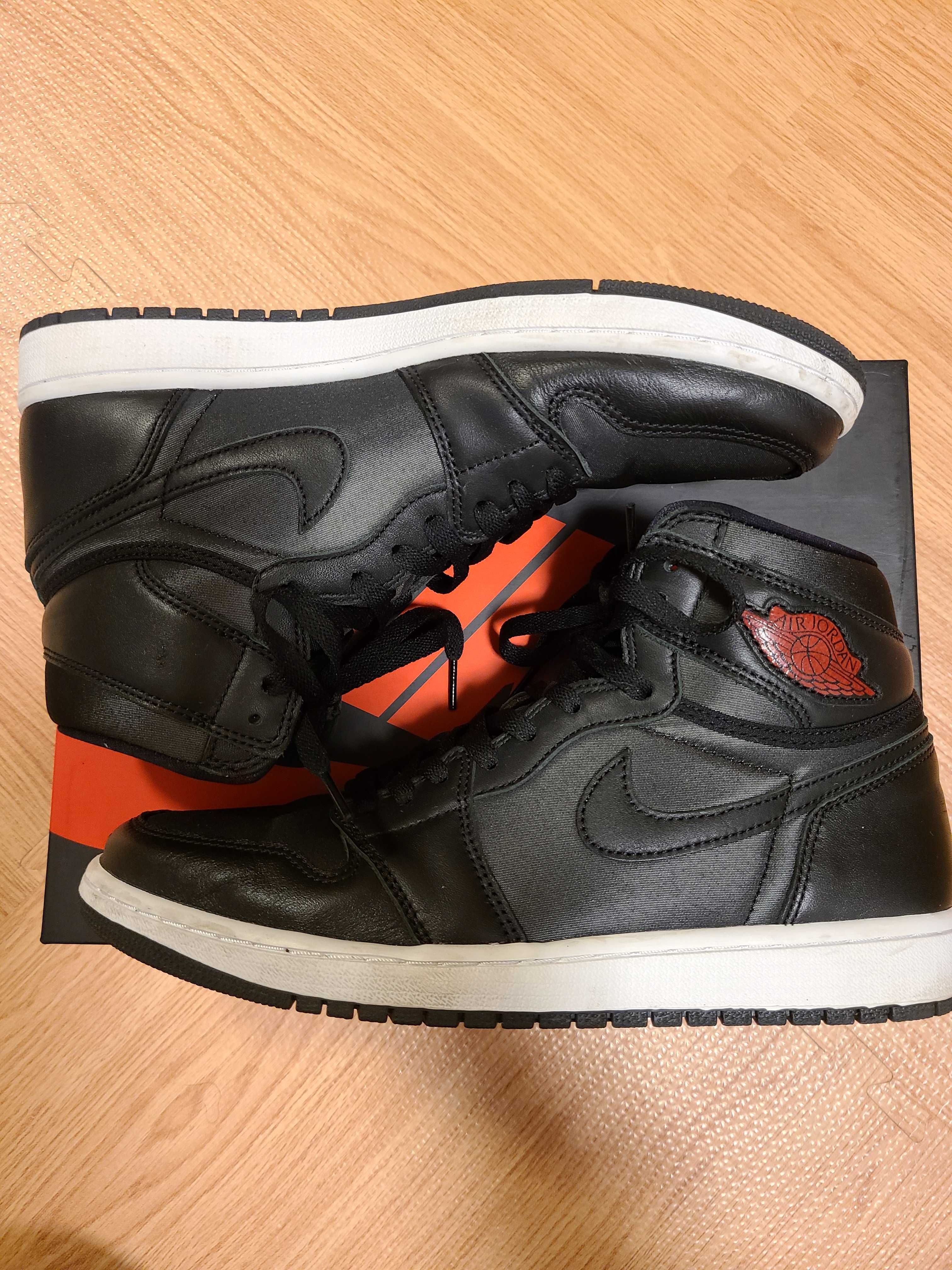 Nike Air Jordan 1 Retro High OG "Black/Metallic Silver/Gym Red"