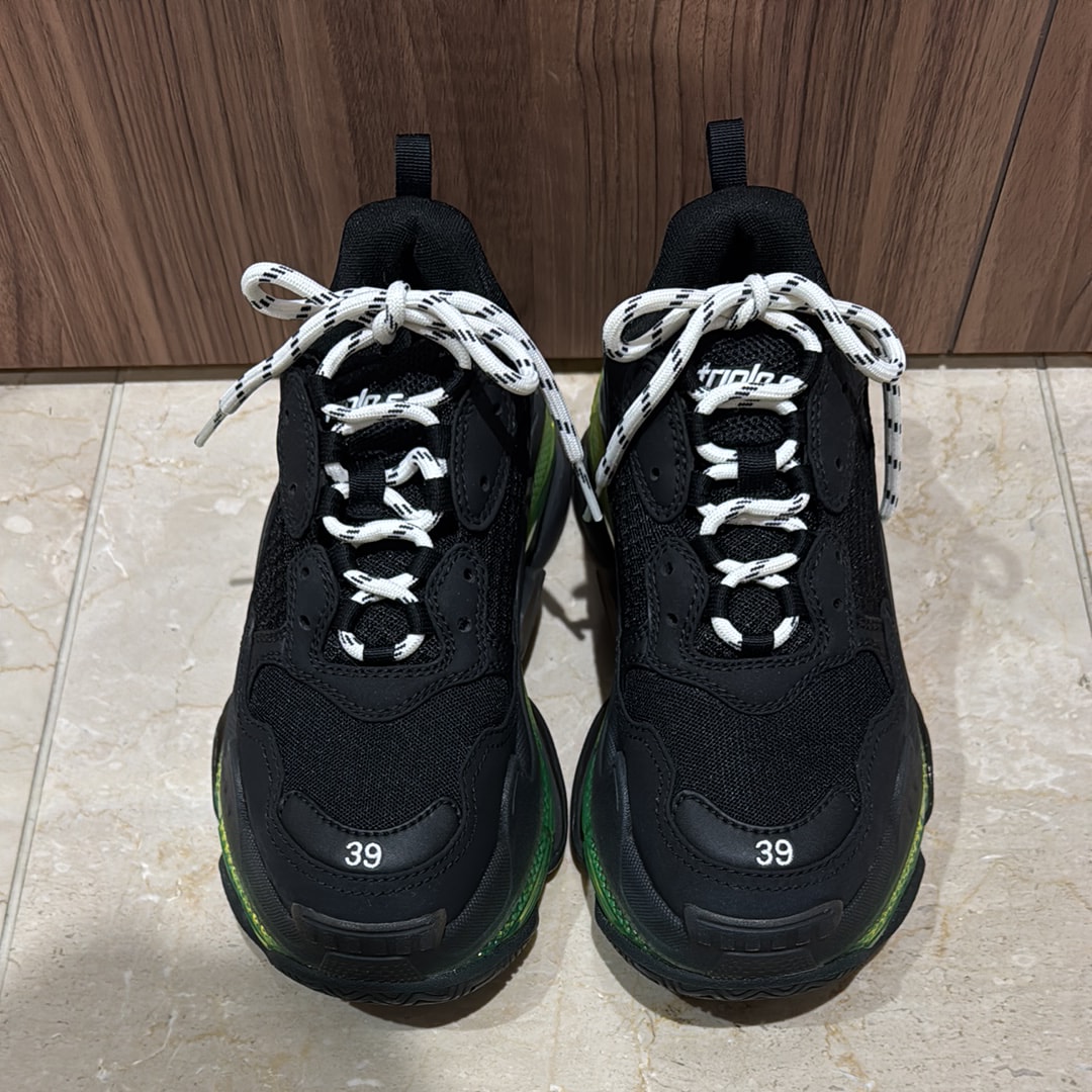 バレンシアガ トリプル S "ブラック/イエローフルオ"
