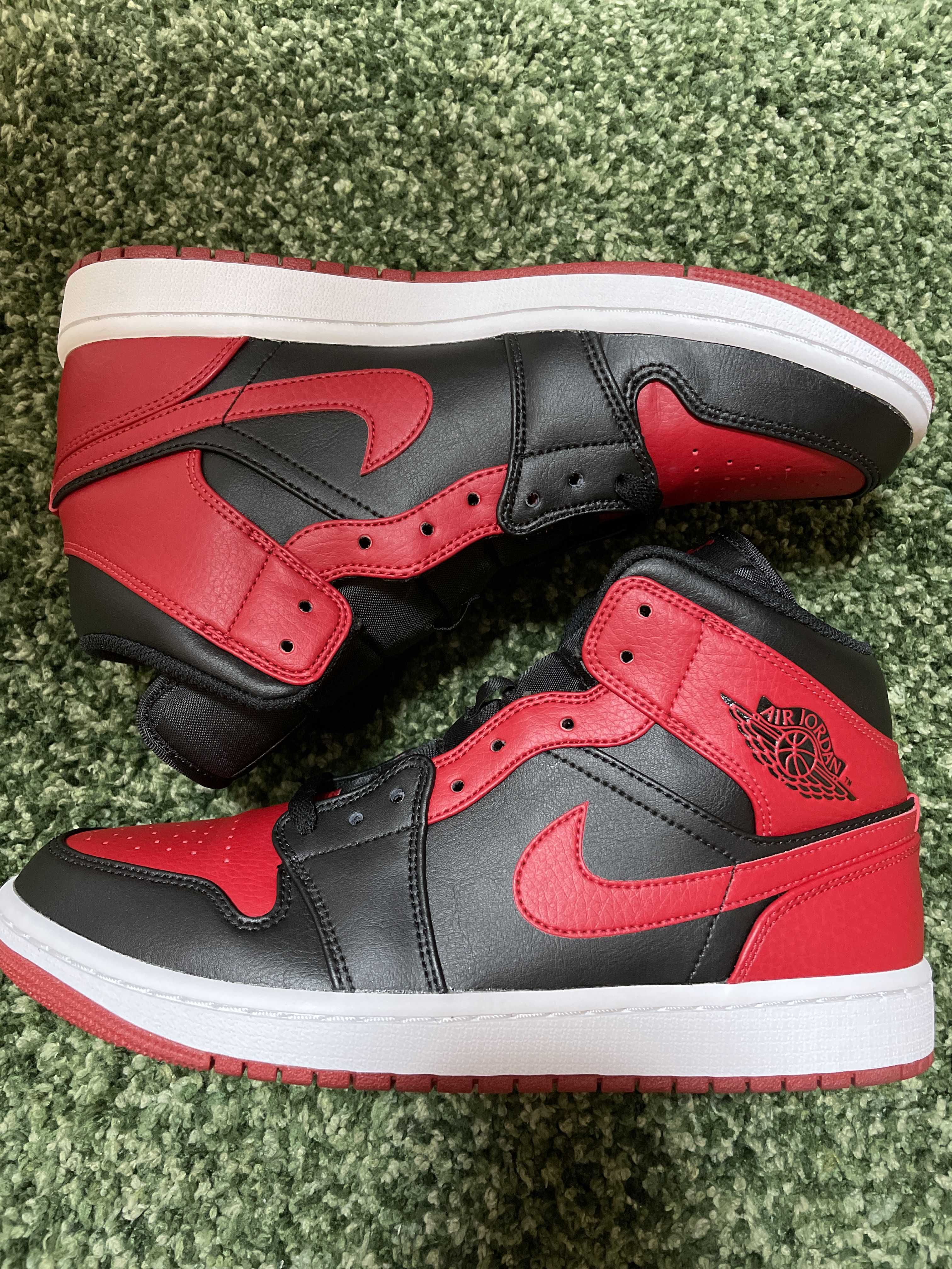 Nike Air Jordan 1 Mid "Bred"