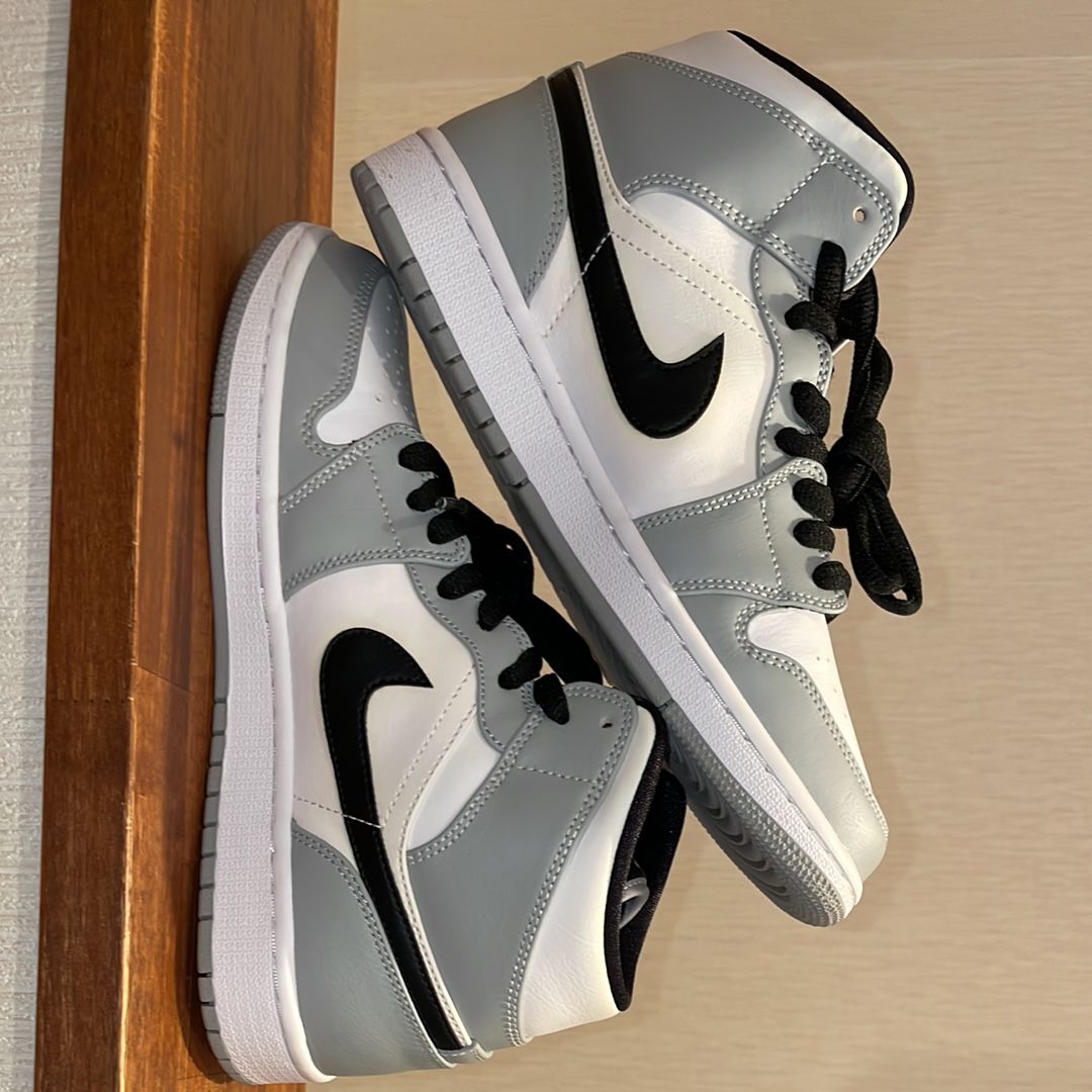 Nike Air Jordan 1 Mid "Light Smoke Grey/White/Black"