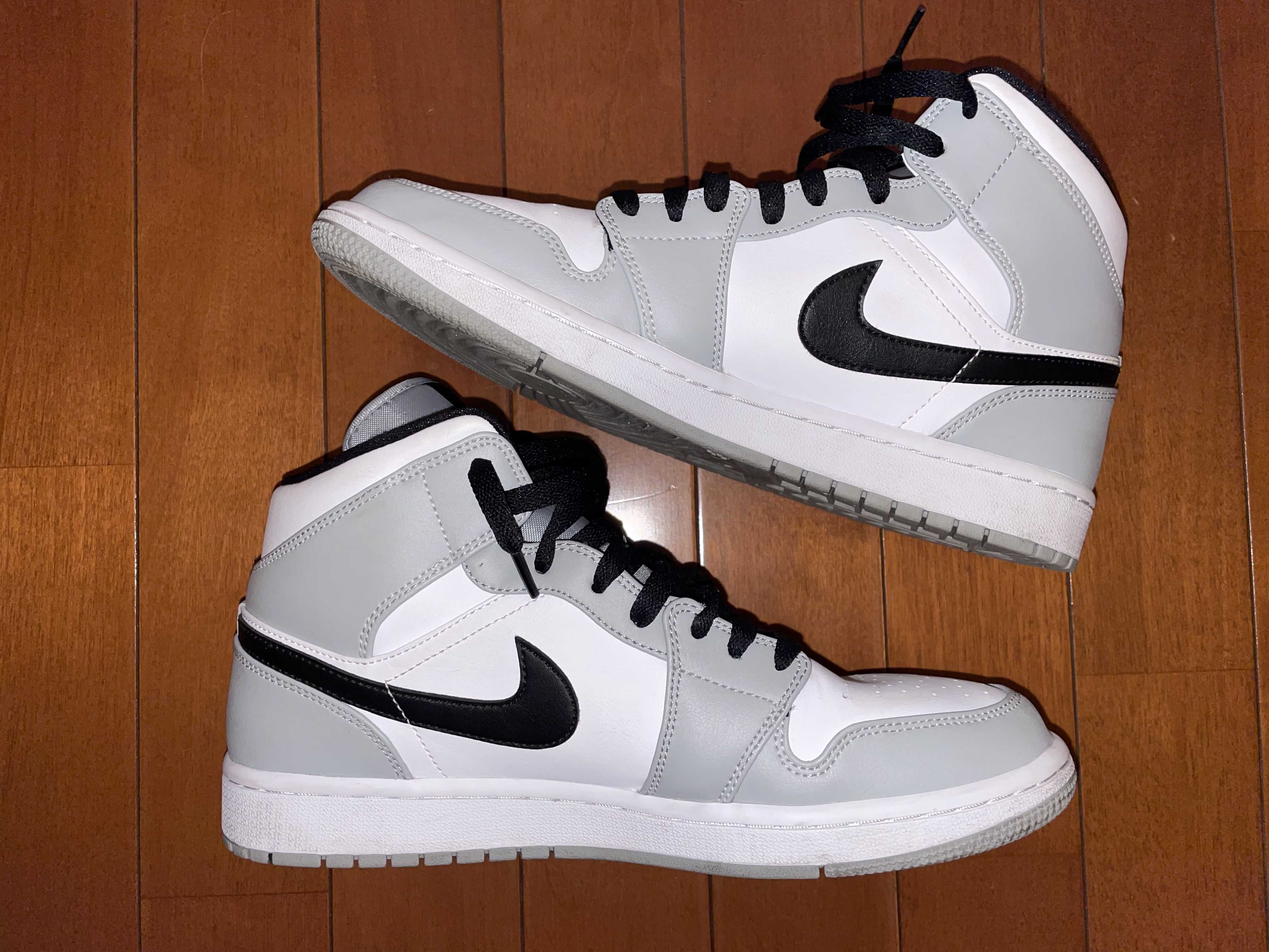 Nike Air Jordan 1 Mid "Light Smoke Grey/White/Black"