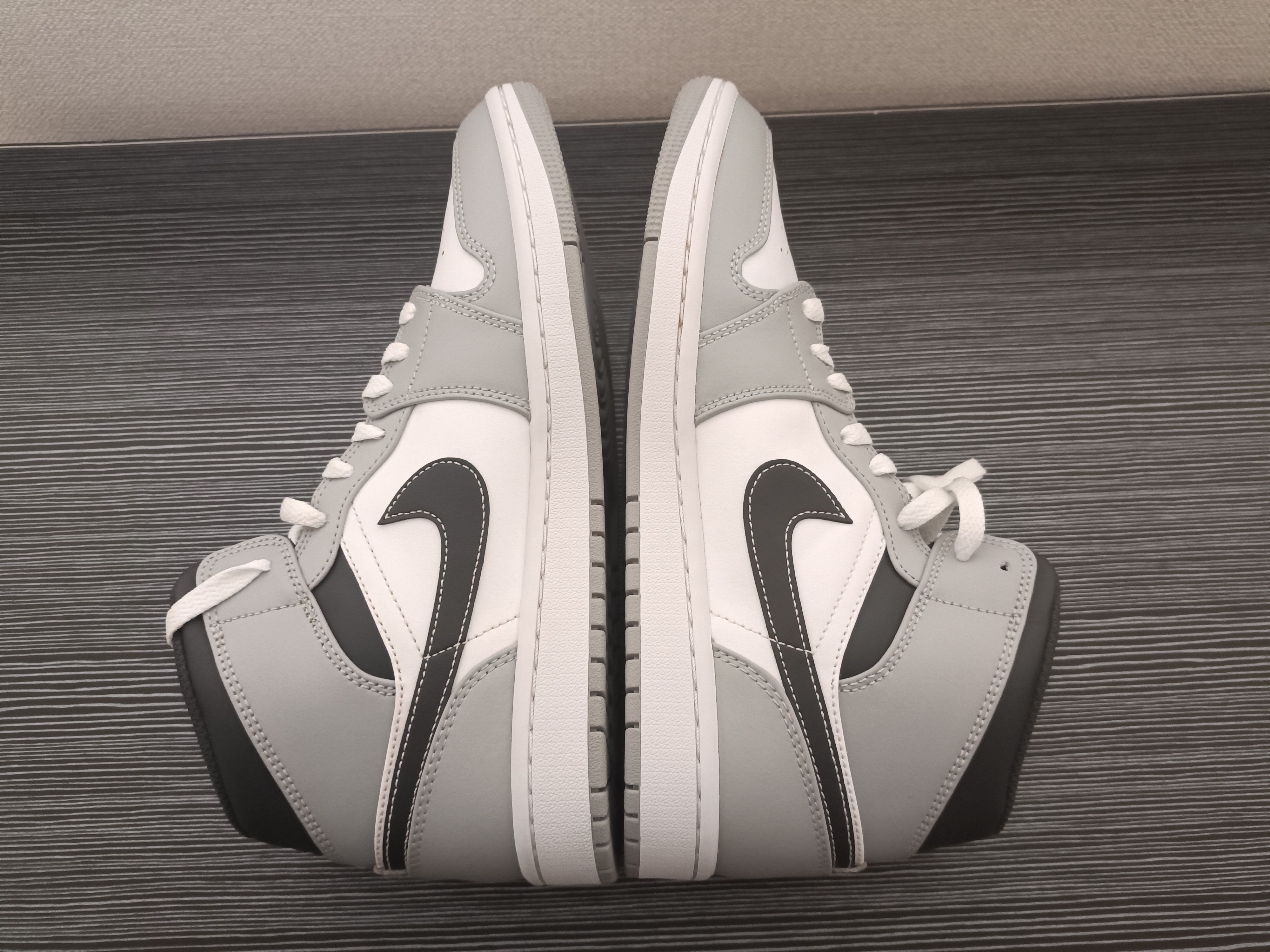 Nike Air Jordan 1 Mid "Grey White/Anthracite"