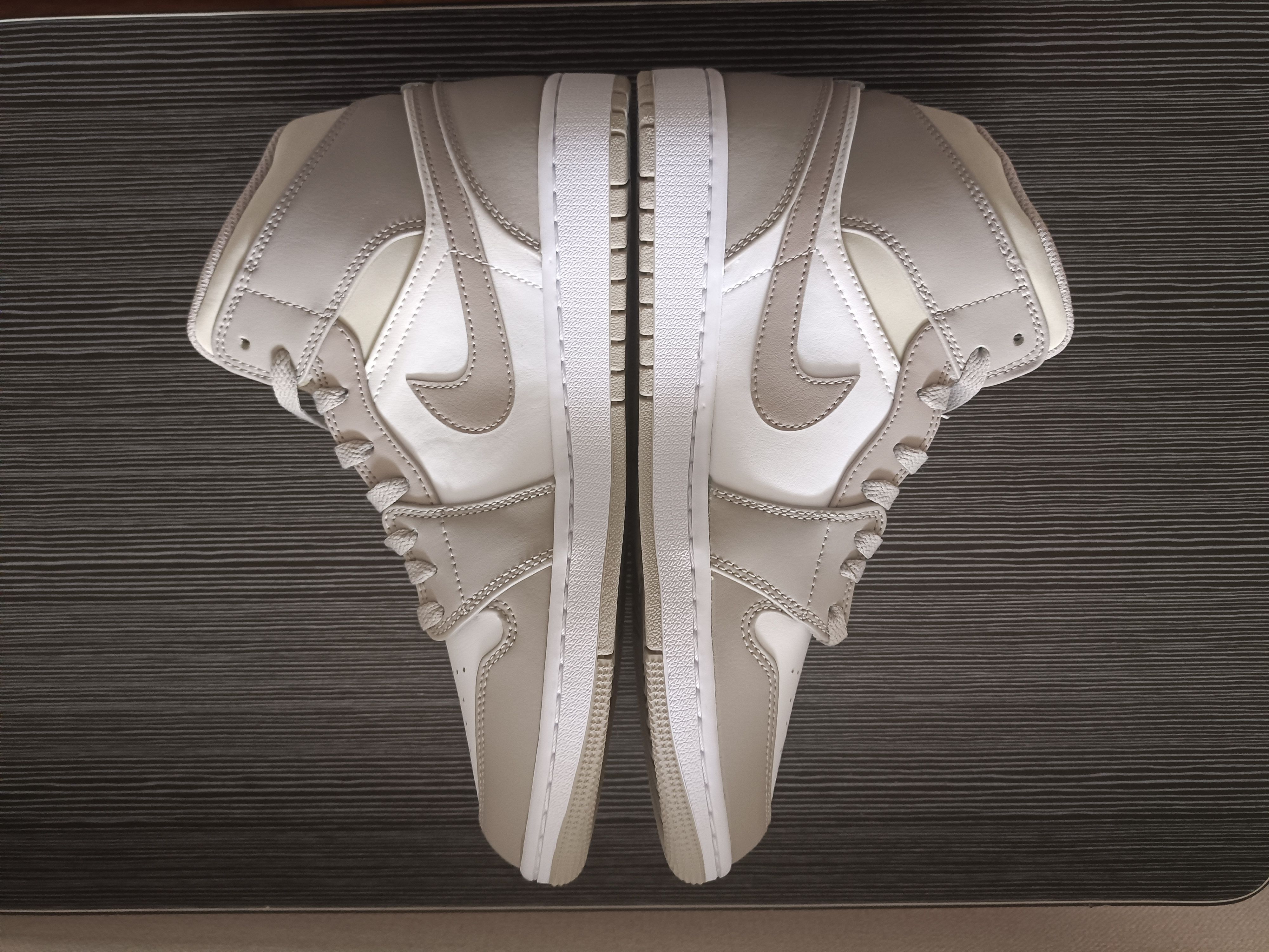 Nike Air Jordan 1 Mid "Linen"
