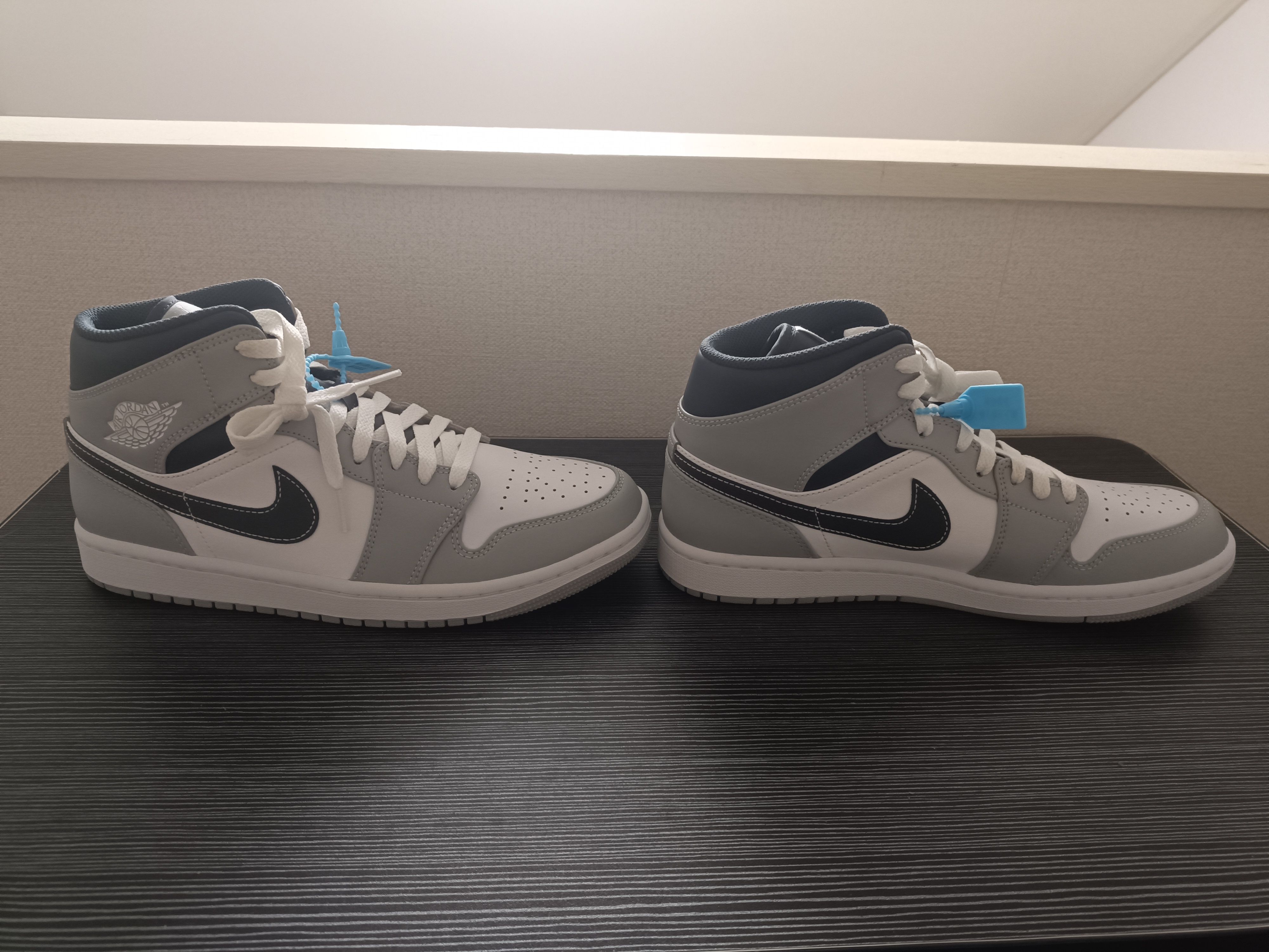 Nike Air Jordan 1 Mid "Grey White/Anthracite"
