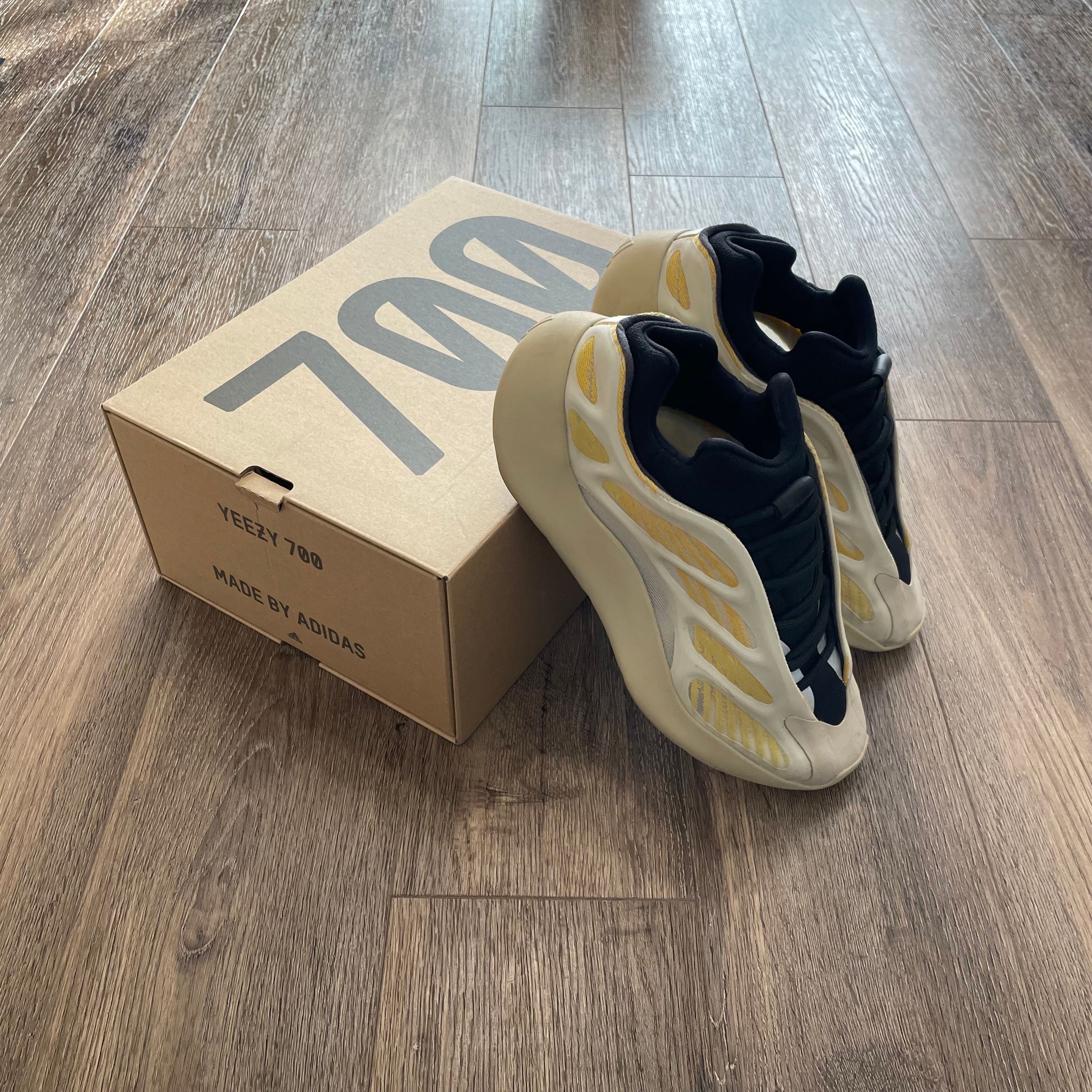 adidas YEEZY 700 V3 "Safflower"
