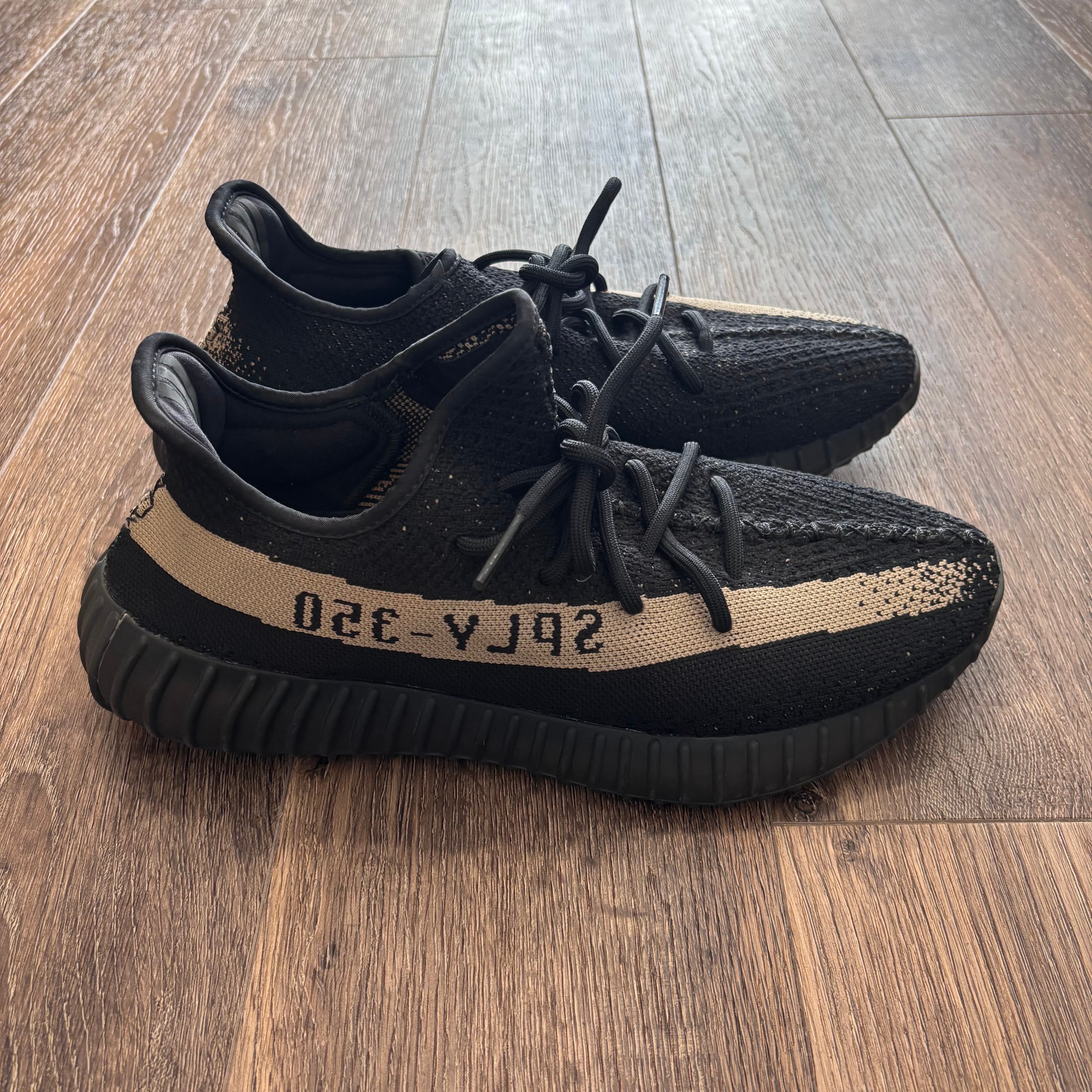 イージー イージーブースト350 V2 (YEEZY Yeezy Boost 350 V2) の新作