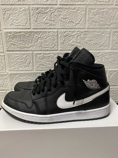 NIKE Women's AIR JORDAN 1 MID "BLACK/WHITE"
