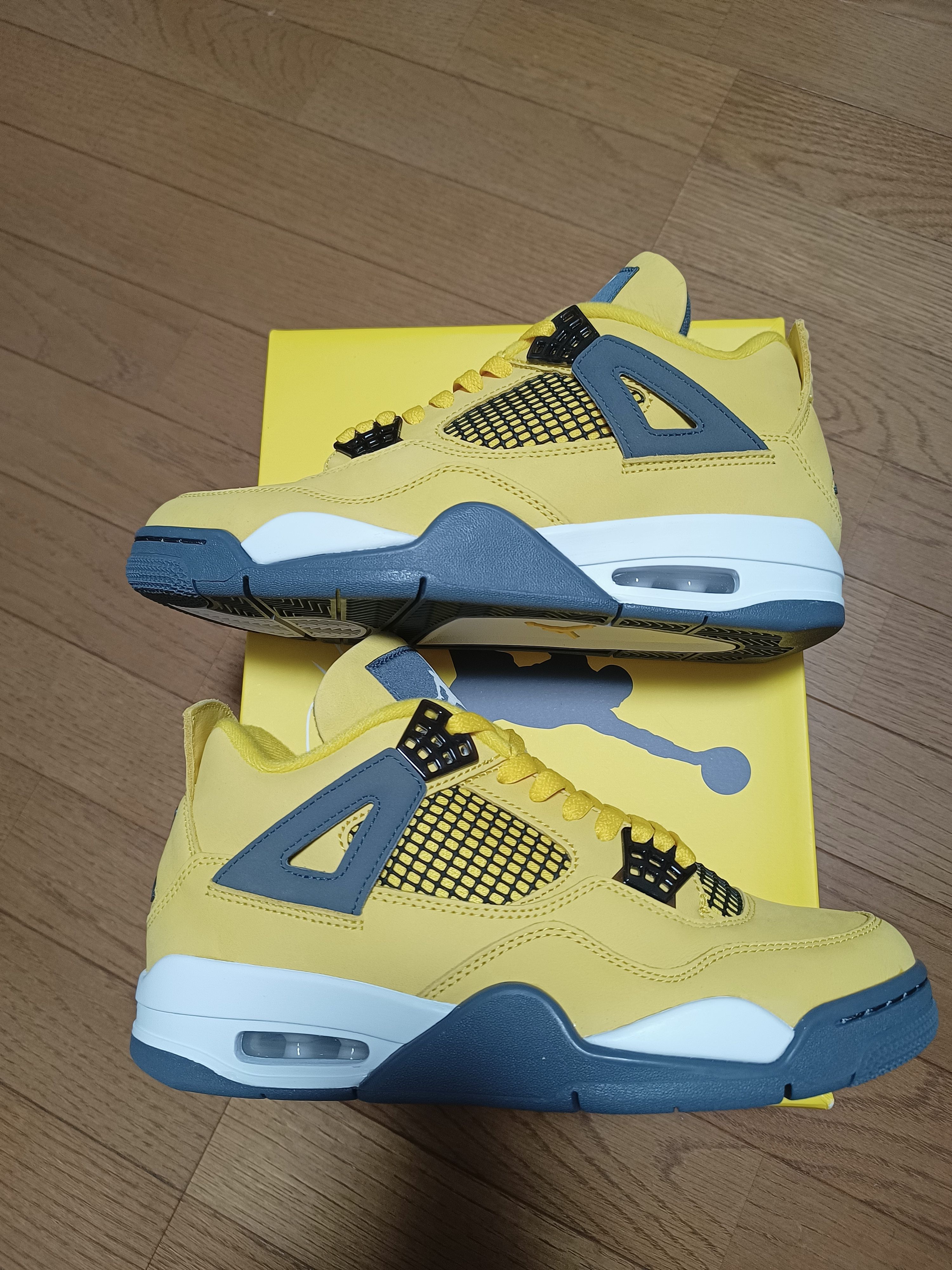 Nike Air Jordan 4 "Tour Yellow"