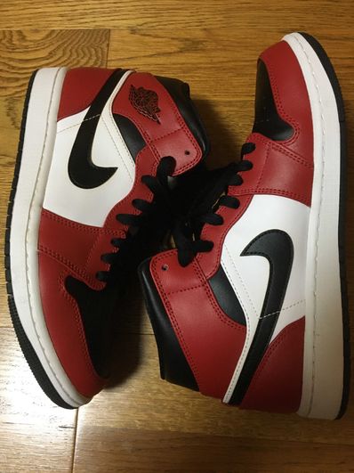 Nike Air Jordan 1 Mid "Chicago Black Toe"