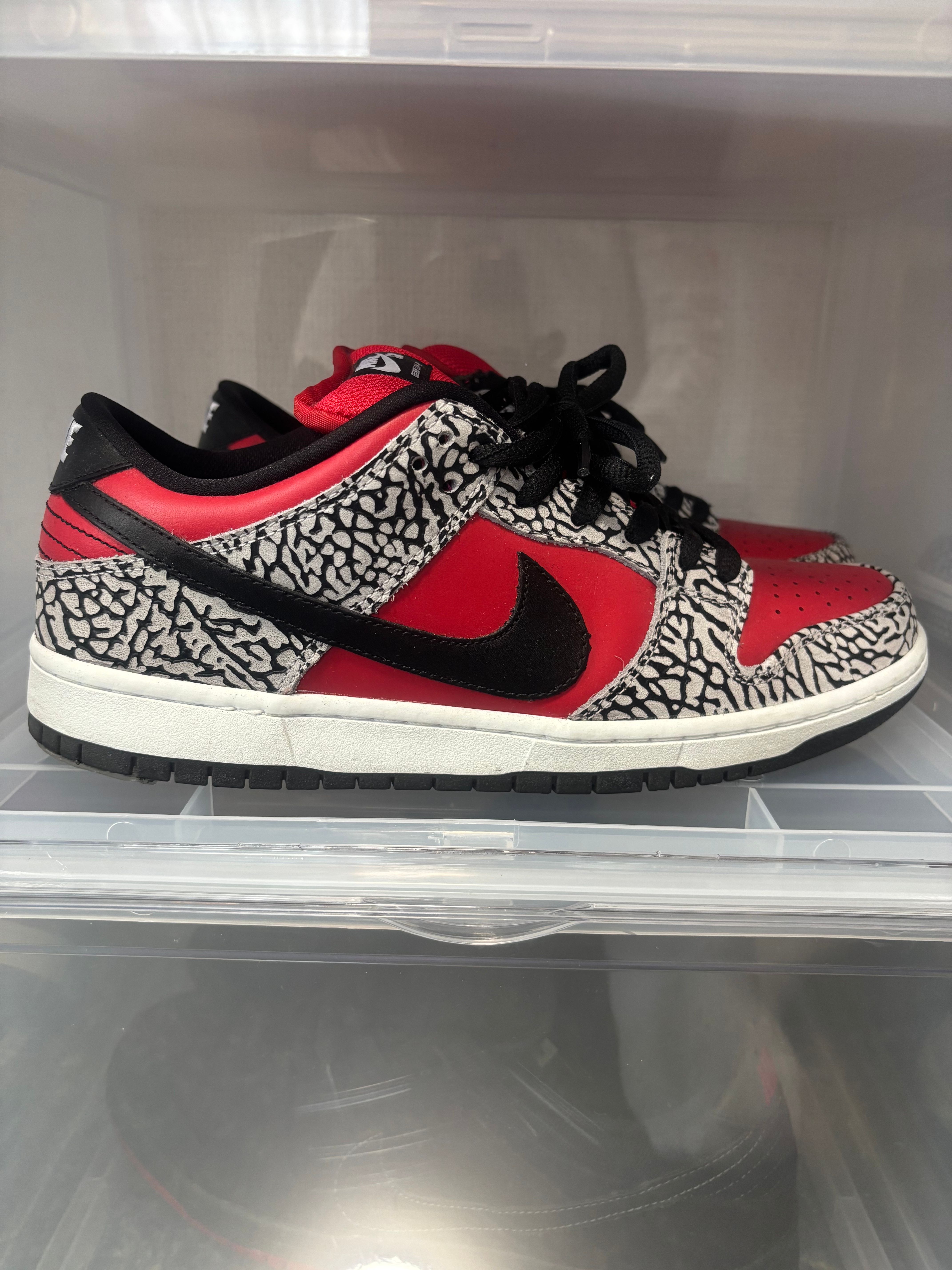 Supreme × Nike SB Dunk Low "Red Cement"(2012)