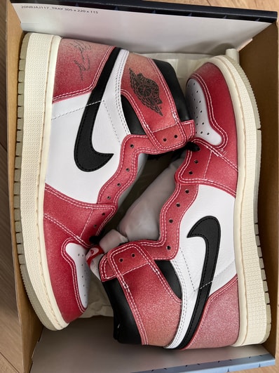 Trophy Room × Nike Air Jordan 1 Retro High "Chicago" (Friends and Family) (Blue Laces)