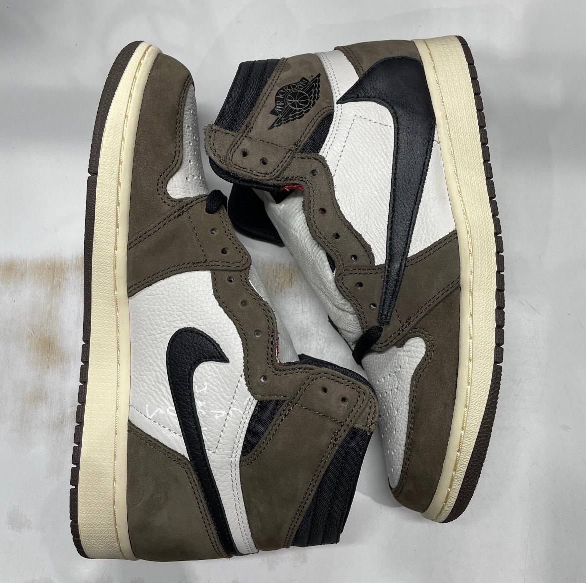 Travis Scott × Nike Air Jordan 1 Retro High OG TS SP "Sail/Dark Mocha"
